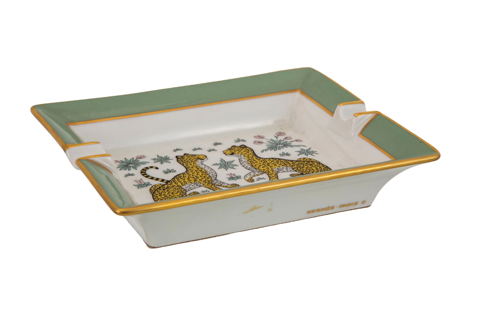 HERMÈS. Vide-poche cendrier en porcelaine, Paris, XXe s., motif léopard, 19,5x16 cm - 2