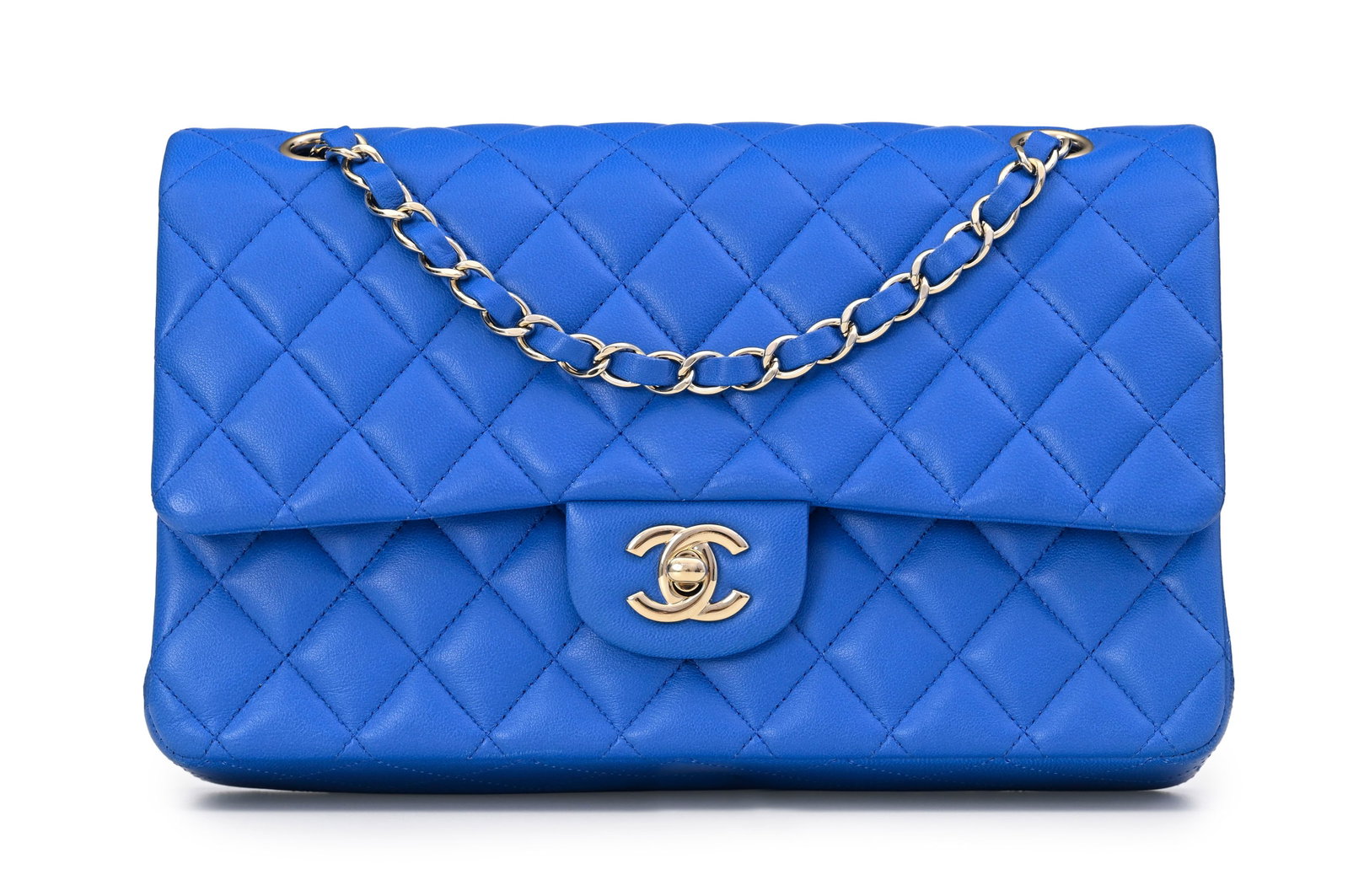 Chanel, sac Timeless Medium classique à double rabat en cuir bleu azur matelassé, anné (1 of 3)