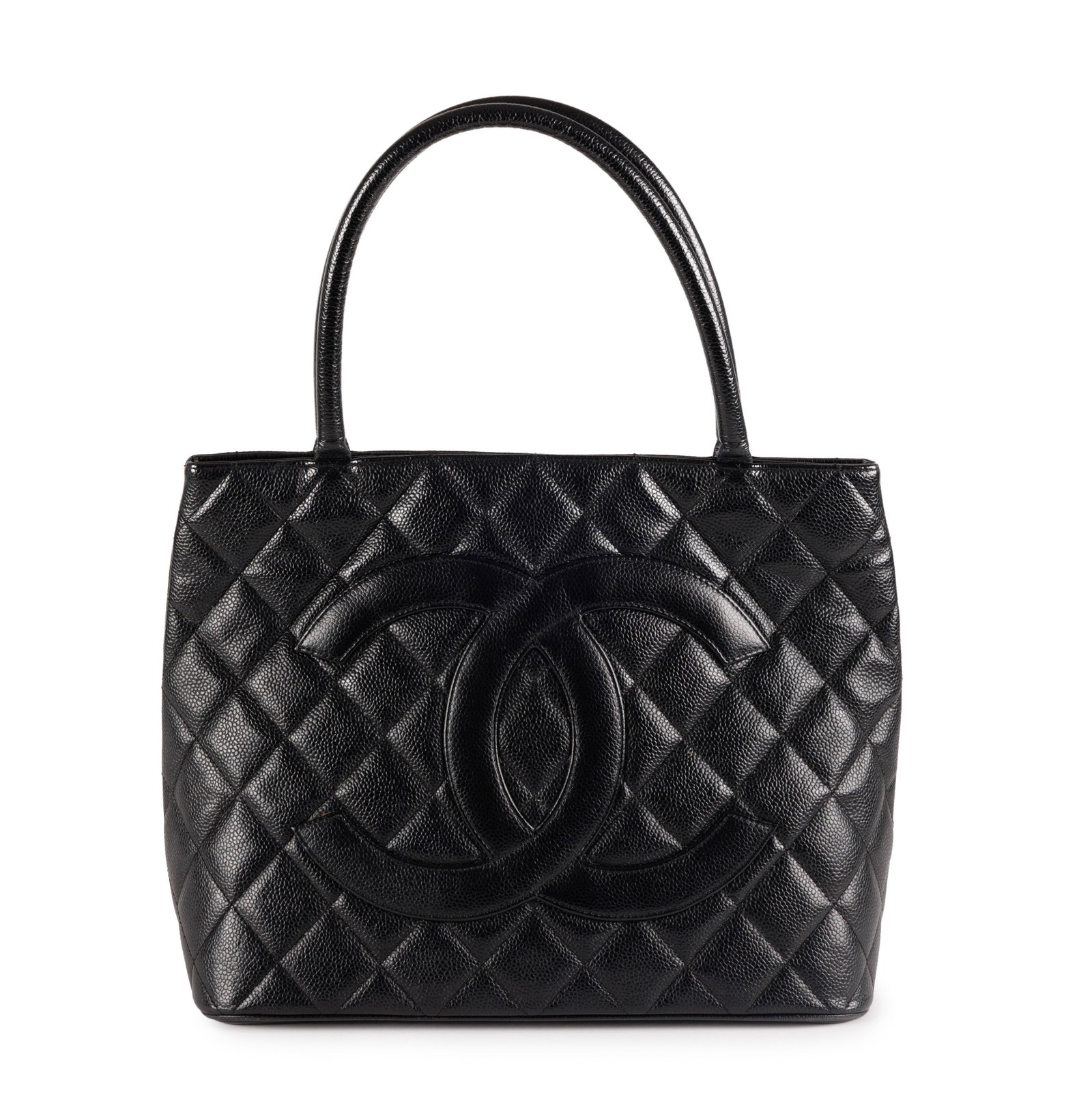 Chanel, sac Cabas en cuir caviar noir matelassé, années 2006-2008, CC appliqué sur le: Chanel, sac Cabas en cuir caviar noir matelassé, années 2006-2008, CC appliqué sur le côté, housse, 25x30 cm Condition Extérieur en bon état de conservation