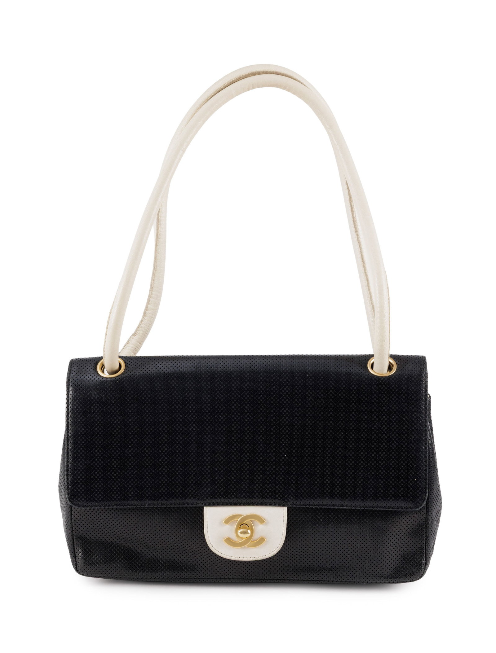 Chanel, sac CC à rabat en cuir perforé noir et crème, années 2005-2006, bandouli (1 of 4)