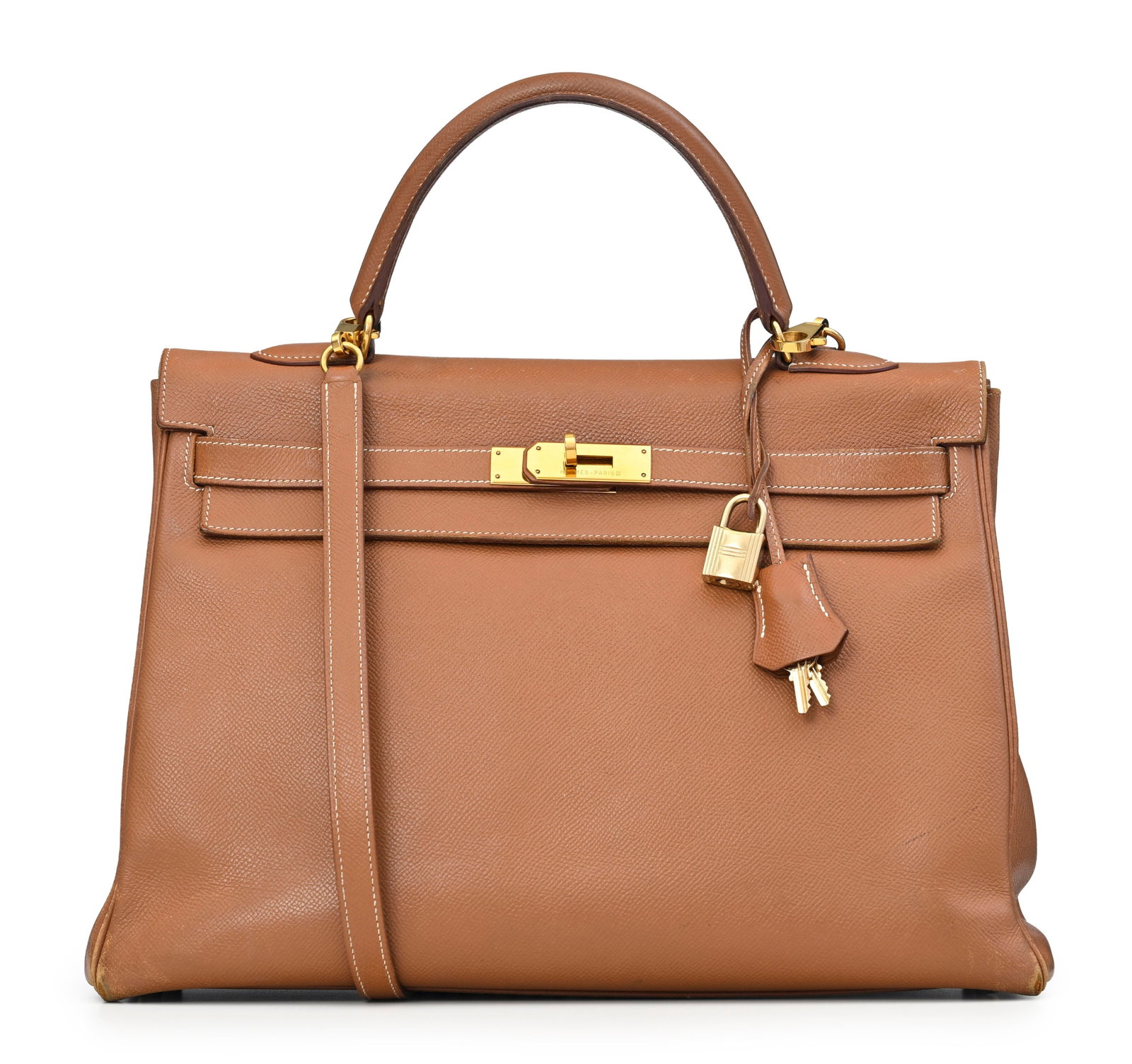 Hermès, sac Kelly 35 retourné en cuir Epsom Gold, année 1999, piqué sellier blan: Hermès, sac Kelly 35 retourné en cuir Epsom Gold, année 1999, piqué sellier blanc, bouclerie plaquée or, tirette et clochette avec 2 clefs et cadenas, bandoulière, 25x35