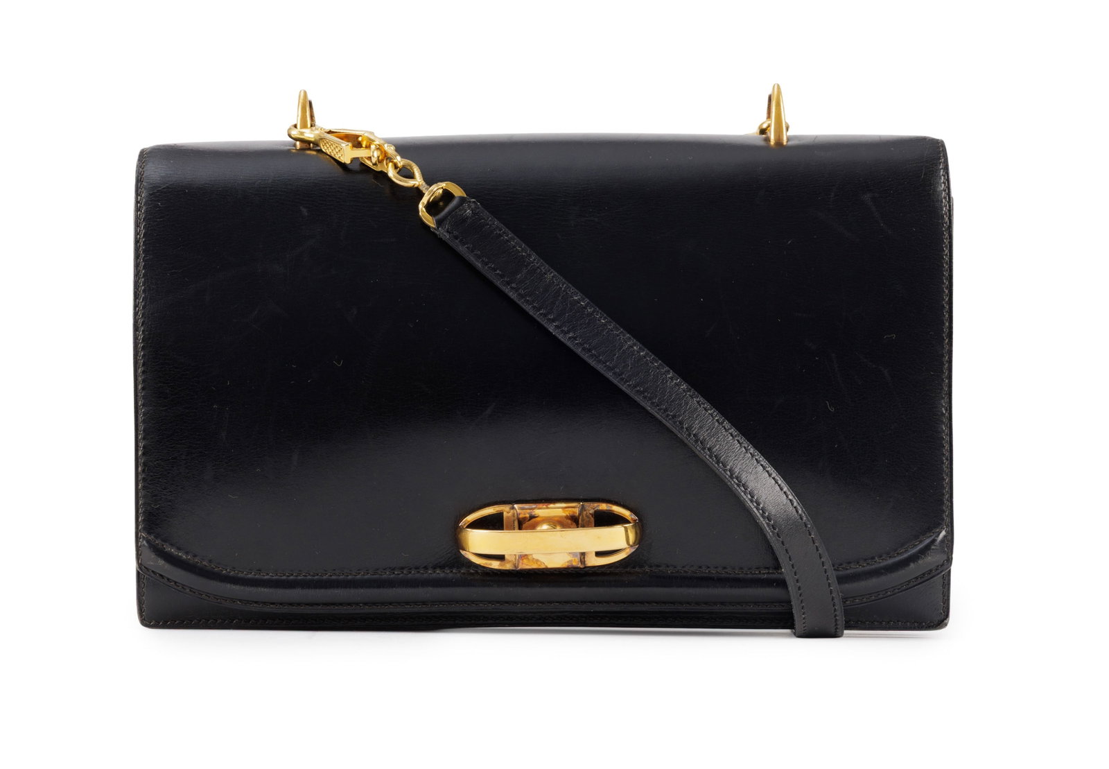 Hermès, sac à rabat vintage en cuir de box noir, fermoir bouton avec poignée en m: Hermès, sac à rabat vintage en cuir de box noir, fermoir bouton avec poignée en métal plaqué or, bandoulière postérieur (sans marque), housse, 16,5x26 cm Condition