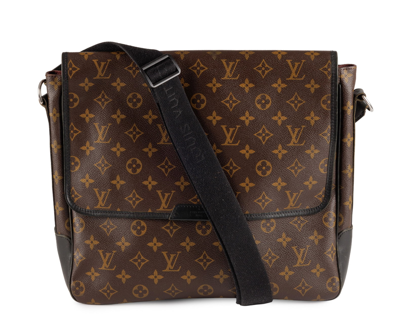 Louis Vuitton, sac Macassar Bass Messenger en toile enduite Monogram et cuir noir, bandoulière : Louis Vuitton, sac Macassar Bass Messenger en toile enduite Monogram et cuir noir, bandoulière en toile noire, 31x33 cm Condition Moyen état de conservation Usures au cuir: aux angles, aux