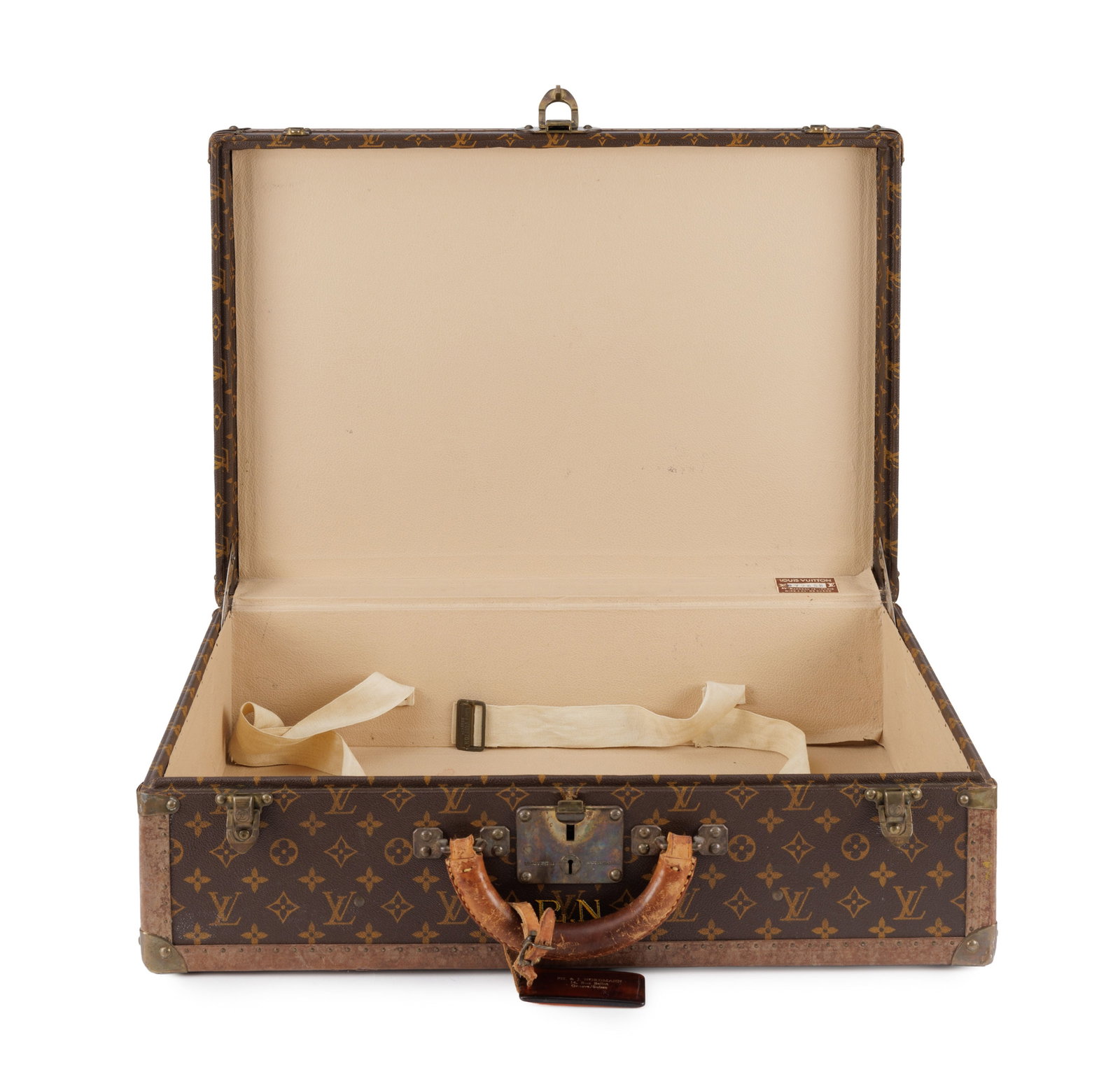 Louis Vuitton, 1 grande valise Bisten et 1 valise Alzer en toile enduite Monogram, cornières en - 8