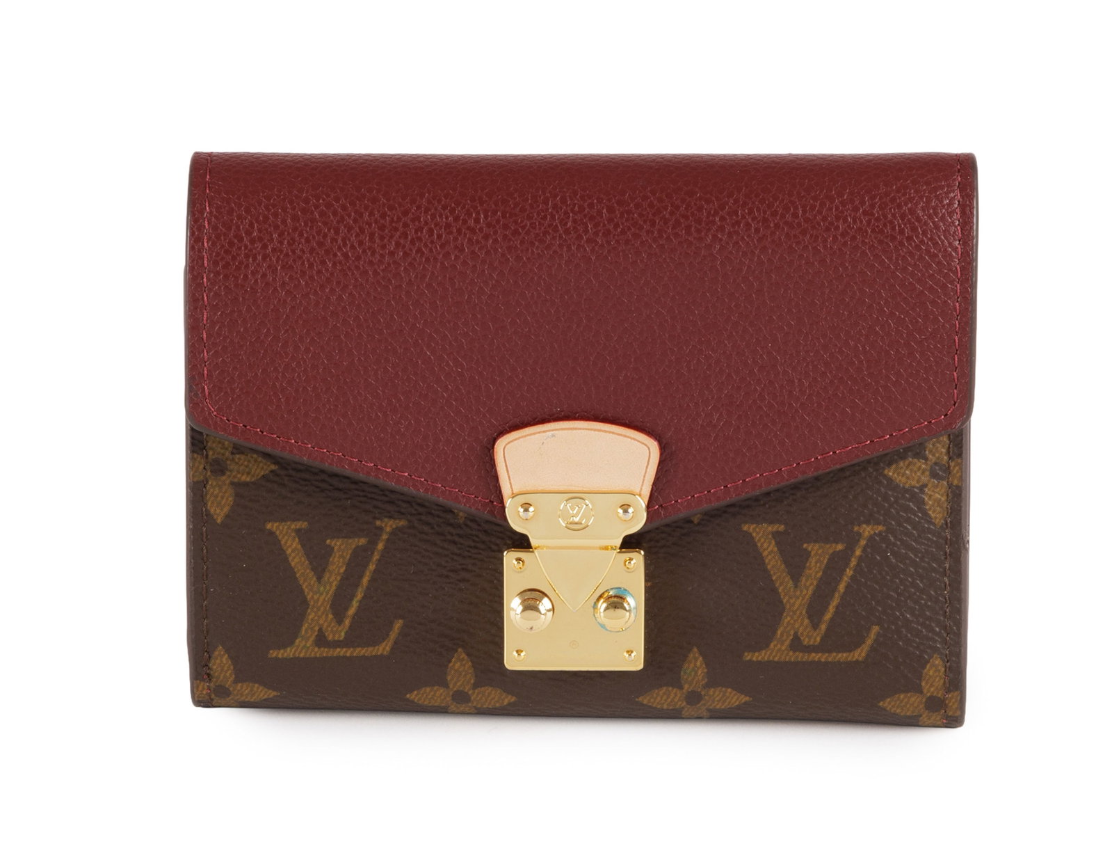 Louis Vuitton, portefeuille Pallas compact en toile enduite Monogram et cuir bordeaux, 9,5x13 cm: Louis Vuitton, portefeuille Pallas compact en toile enduite Monogram et cuir bordeaux, 9,5x13 cm Condition Imperfection sur la finition au soufflet et une 2ème sur le dessous laissant une