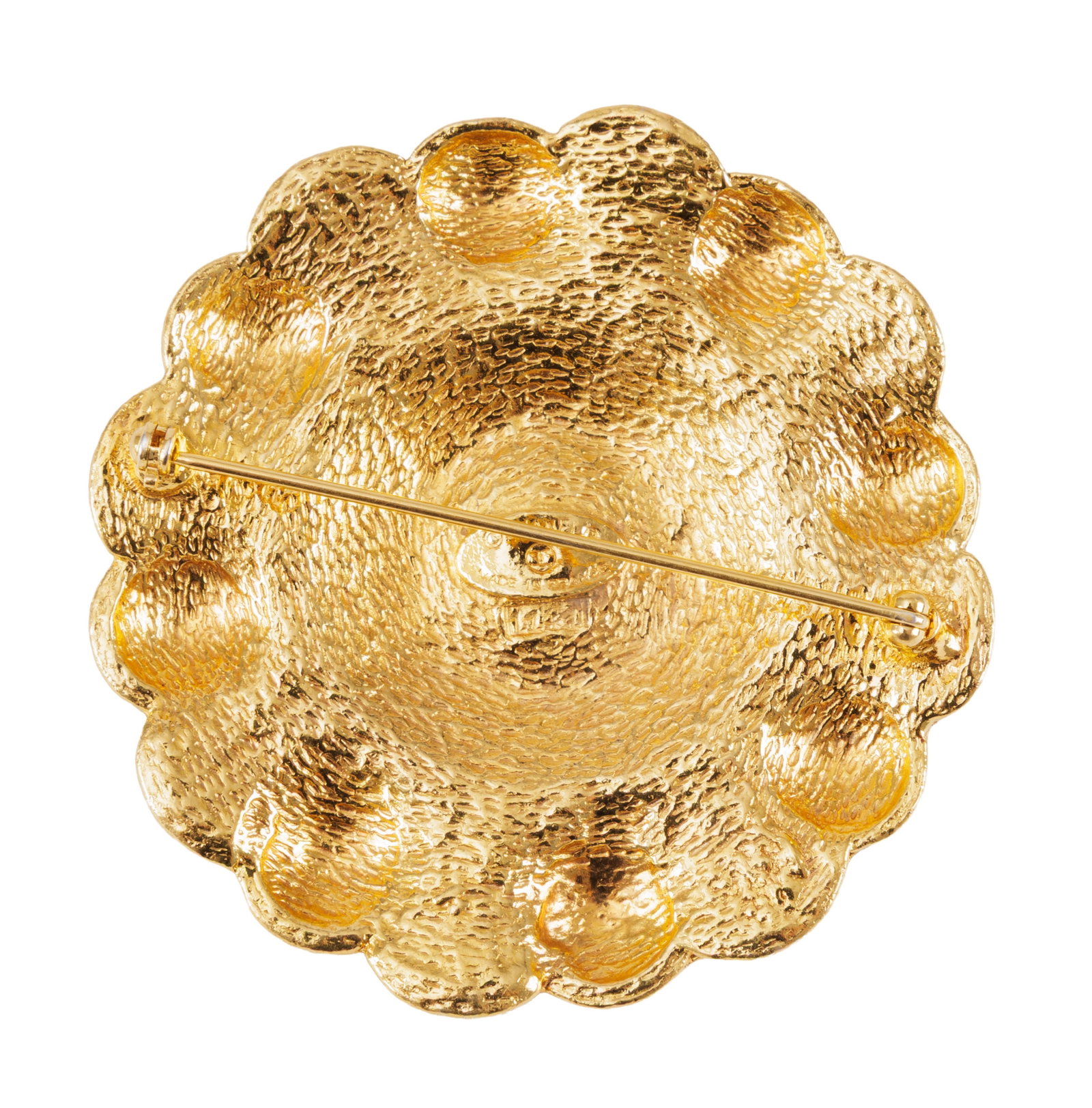 Chanel, broche ronde en métal doré centrée d'une simili perle en cabochon, vintage, d - 2