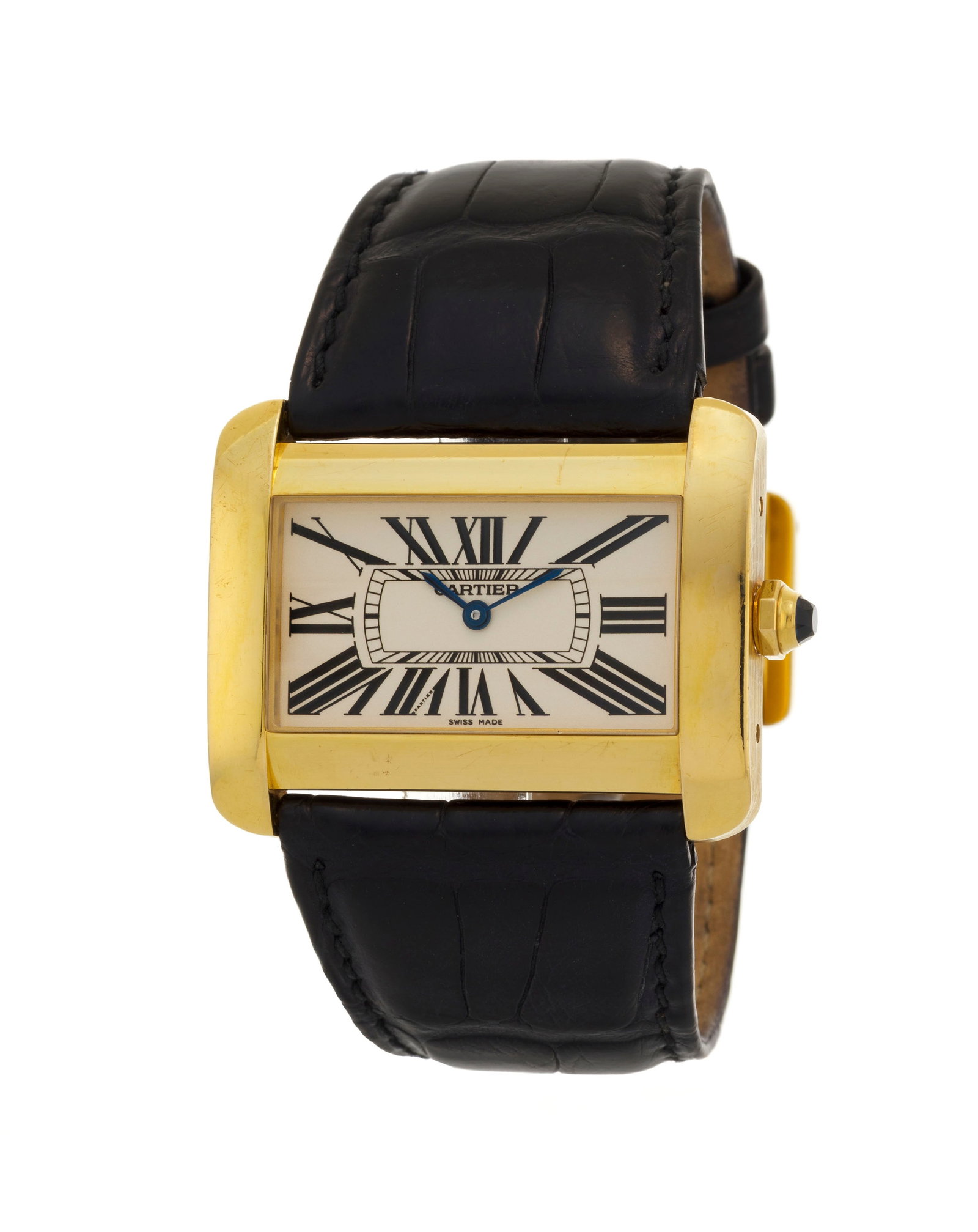 Cartier, Tank Divan, réf. 2602, montre en or 750 Mouvement: cal. 690, quartz, 8 rubis Bo: Cartier, Tank Divan, réf. 2602, montre en or 750 Mouvement: cal. 690, quartz, 8 rubis Boîtier: n°285988CE, larg. 38 mm Bracelet Cartier: croco noir avec boucle ardillon or 750 Cartier