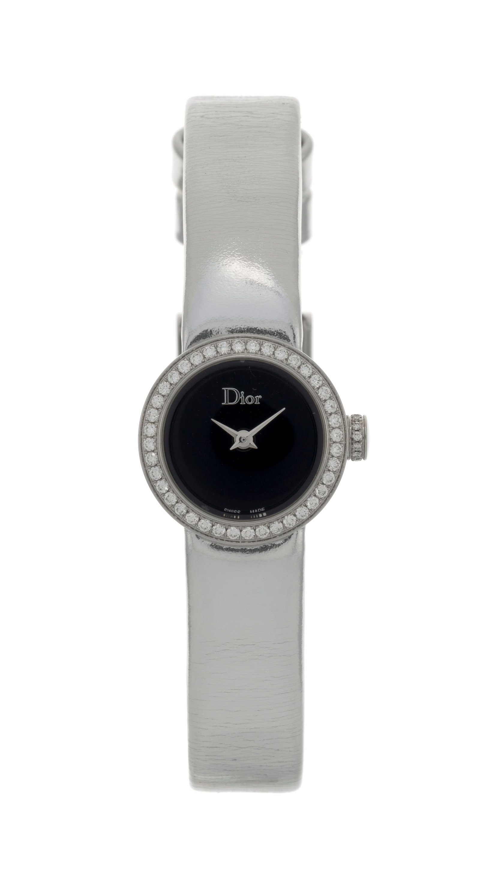 Dior, montre en acier sertie de diamants Mouvement: cal. ETA E01.001, quartz, 5 rubis Boîti: Dior, montre en acier sertie de diamants Mouvement: cal. ETA E01.001, quartz, 5 rubis Boîtier: n°CD040110-J/FP8781, diam. 19 mm Bracelet Dior: cuir argenté avec boucle ardillon sertie d