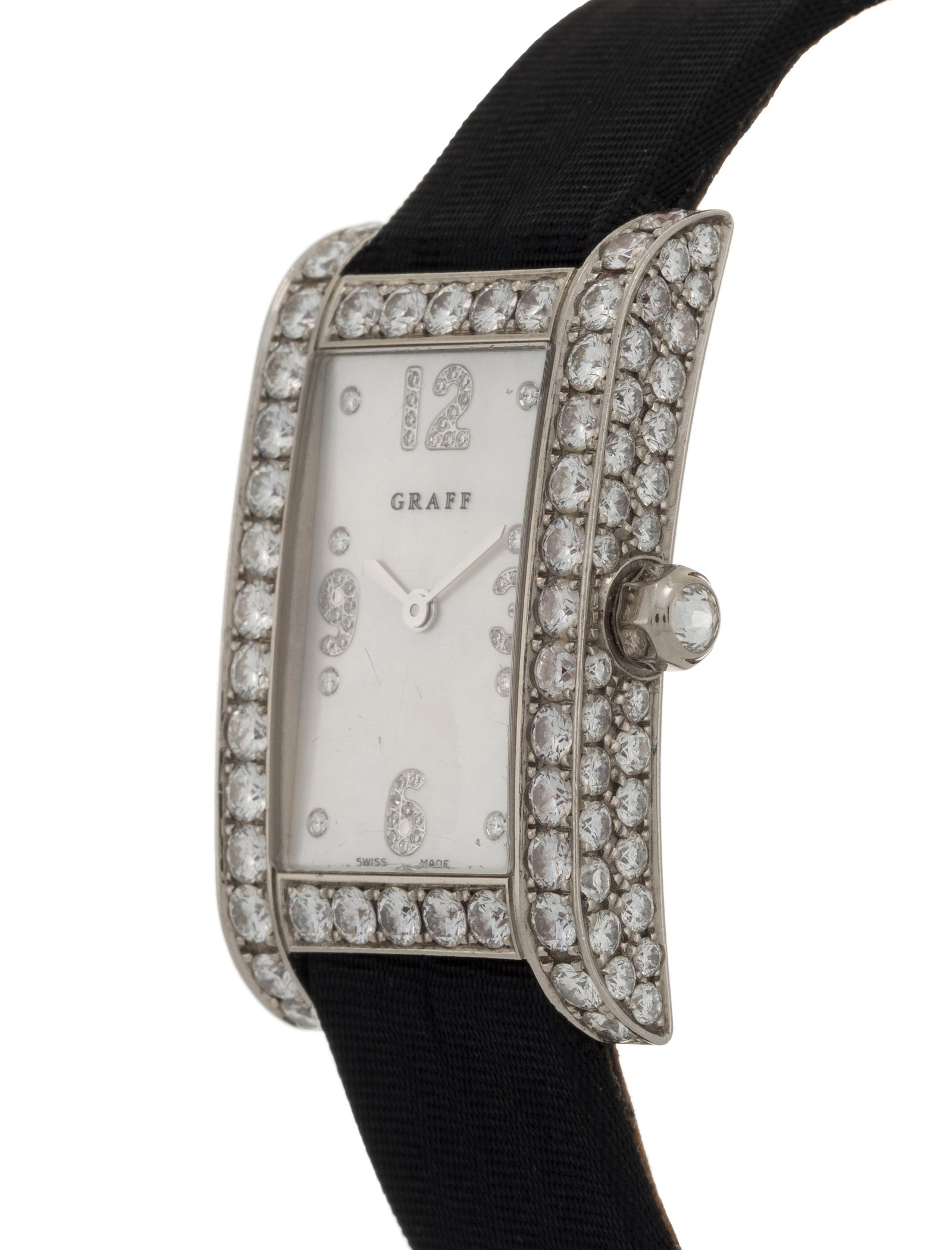 Graff, montre en or gris 750 ornée d'un cadran en nacre et serties de diamants Mouvement: cal - 2
