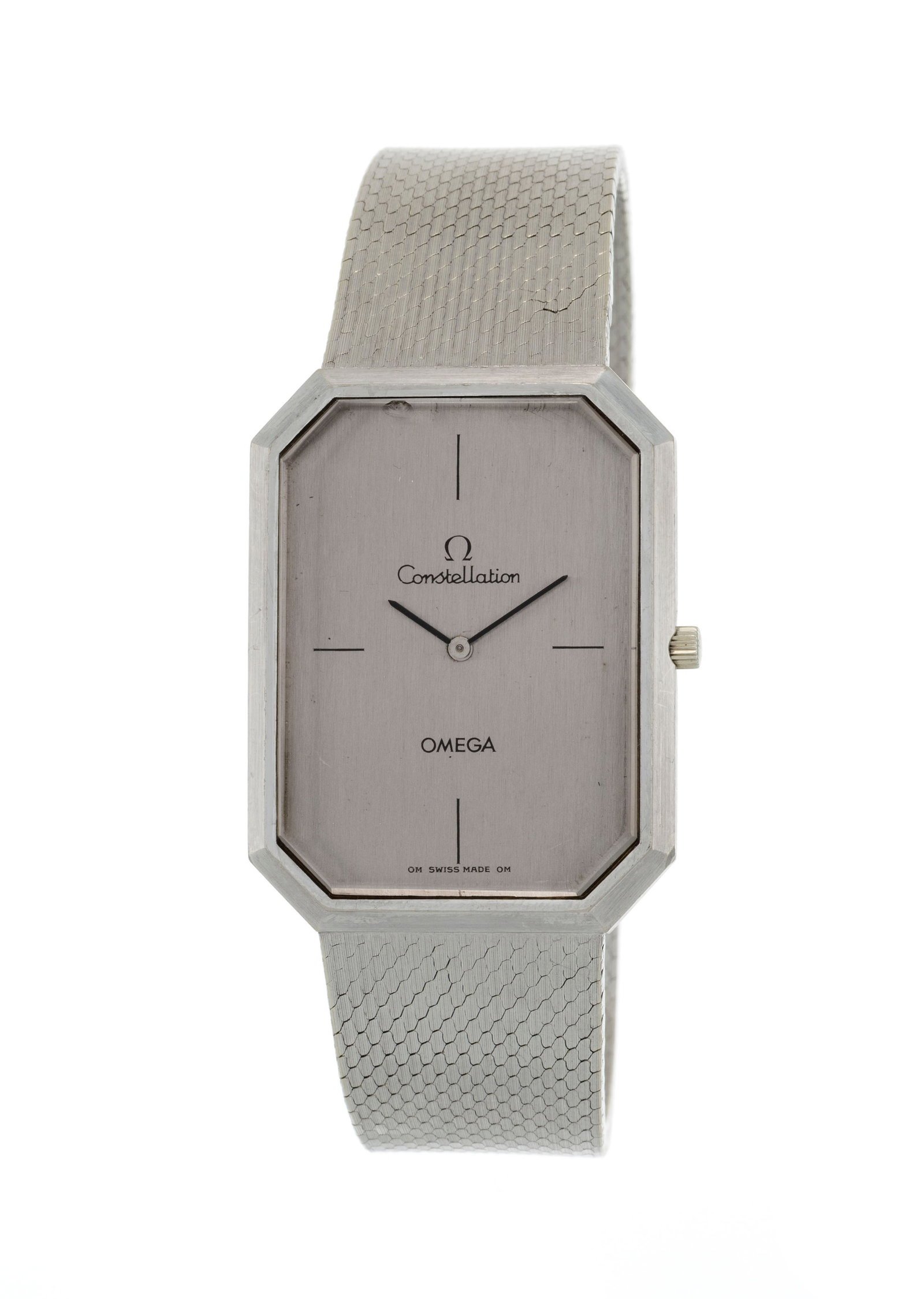 Omega, Constellation, montre-bracelet en or gris 750, années 1970 Mouvement: cal. 700, mé: Omega, Constellation, montre-bracelet en or gris 750, années 1970 Mouvement: cal. 700, mécanique, 17 rubis, n°31069006 Boîtier: n°718877/8290, larg. 30 mm Signature: cadran, m
