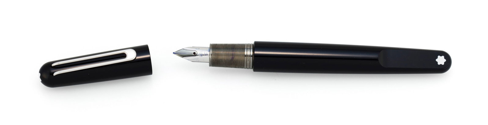 Montblanc, M, stylo plume en résine noire et métal argenté, bec en or gris 585, sign& - 2