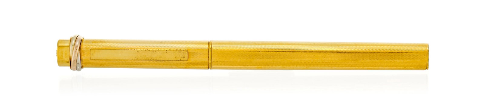 Cartier, un stylo bille en métal doré, signé, numéroté 108176, long. 13.2 c: Cartier, un stylo bille en métal doré, signé, numéroté 108176, long. 13.2 cm Condition Bon état de conservation général. Présence de rayures et micro rayur