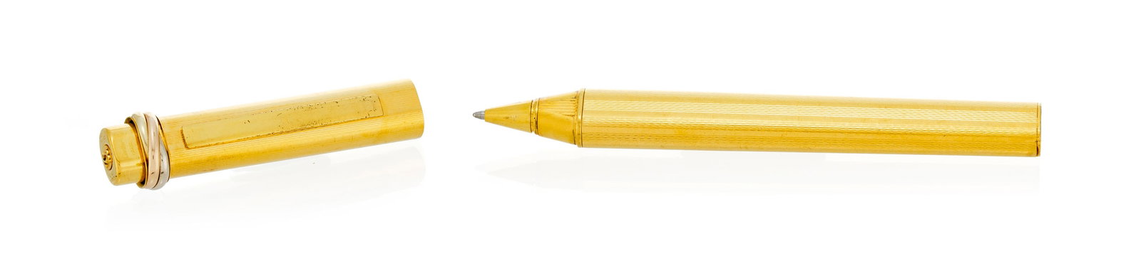 Cartier, un stylo bille en métal doré, signé, numéroté 108176, long. 13.2 c - 2