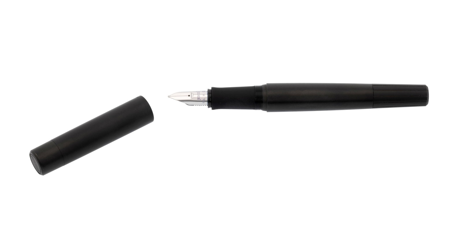 Porsche Design, Pure Black, stylo plume en PVD, bec en or gris 750, signé, long. 14 cm - 2