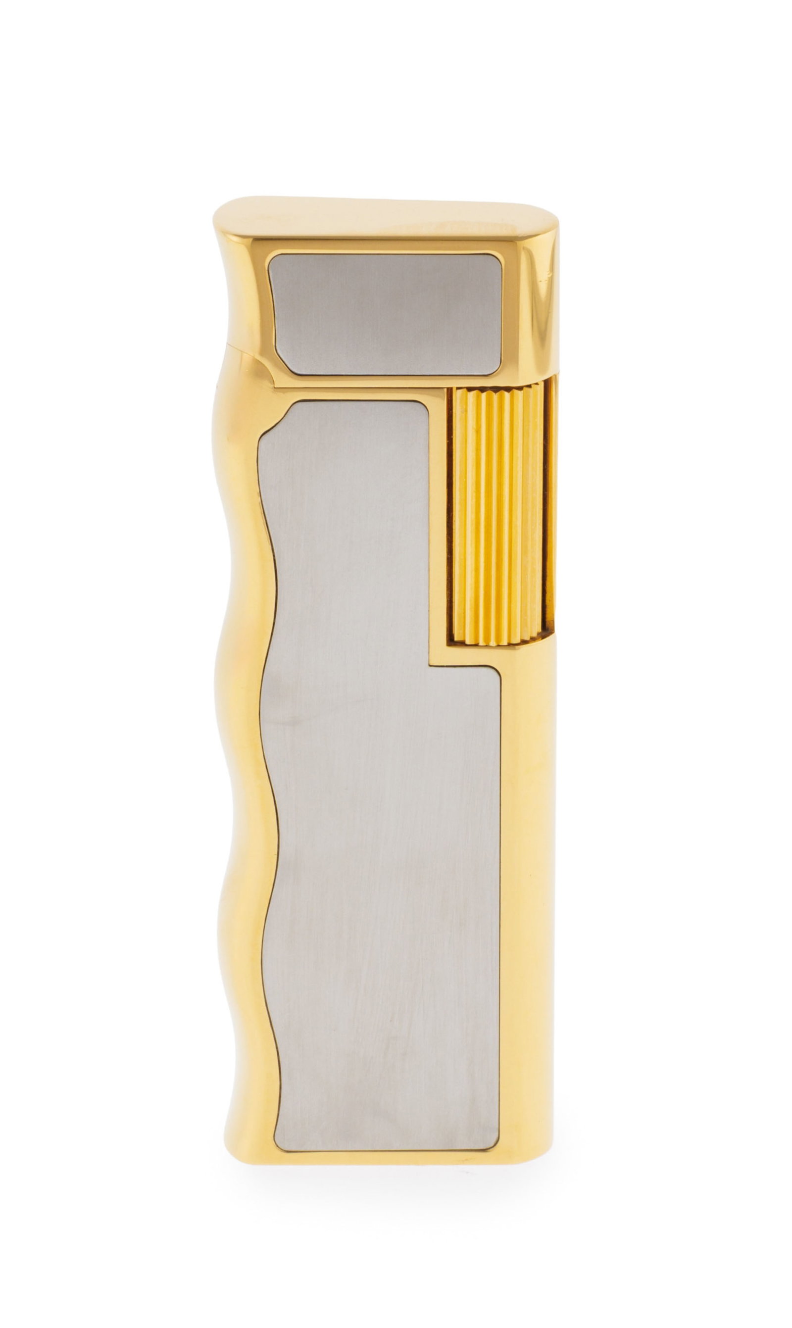 Van cleef & Arpels, briquet en métal doré et acier satiné, signé, numérot&#: Van cleef & Arpels, briquet en métal doré et acier satiné, signé, numéroté 5207001, h. 7.4 cm, boîte, recharge de gaz et silex de rechange Condition Très bon
