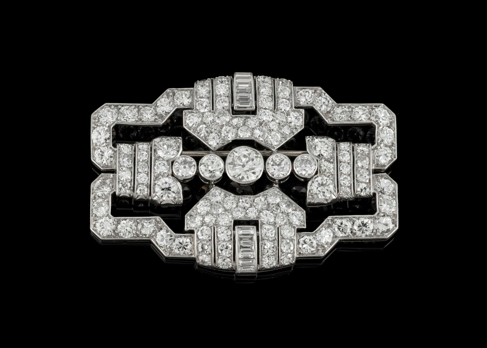 Broche Art Déco platine et or gris 750 à motif géométrique ajouré pavé (1 of 4)