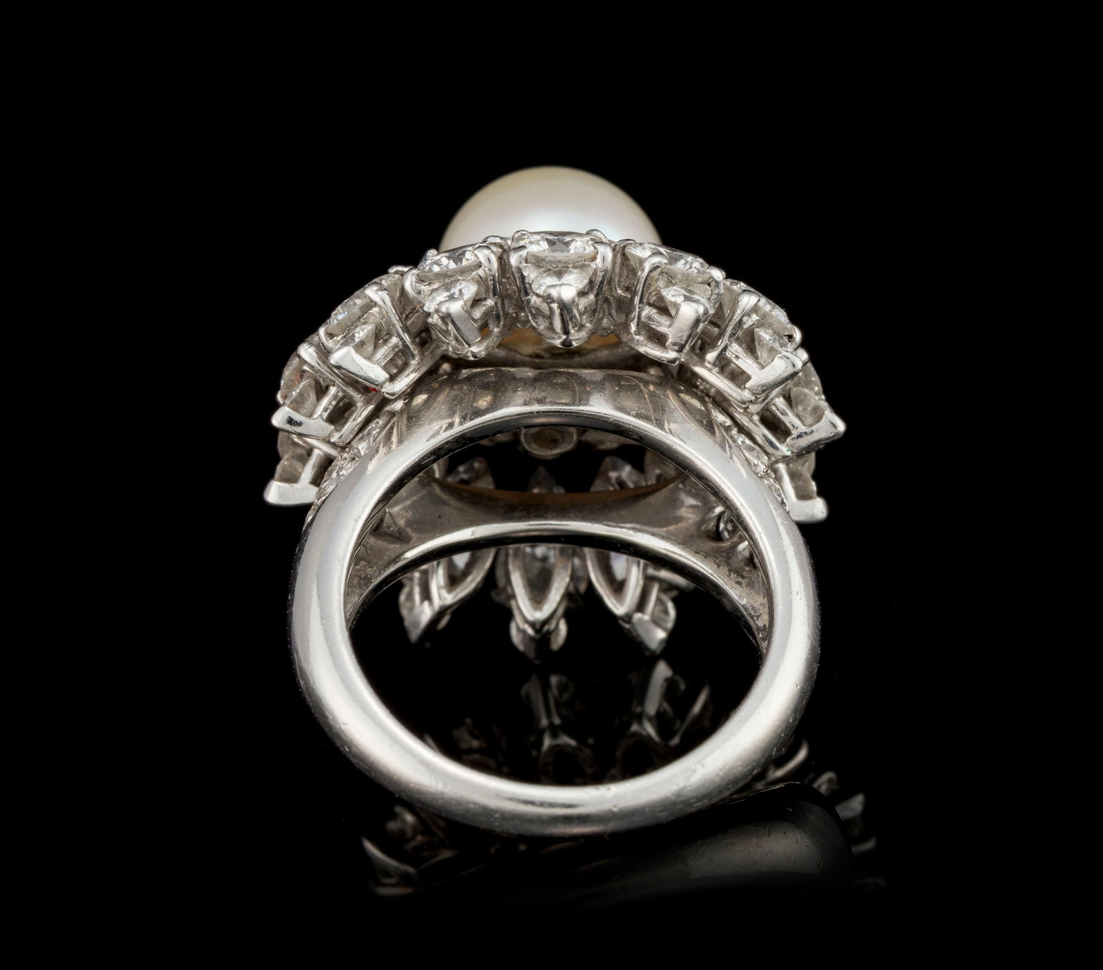 Van Cleef & Arpels, bague platine centrant une perle de culture blanche entourée de diamants ta - 3