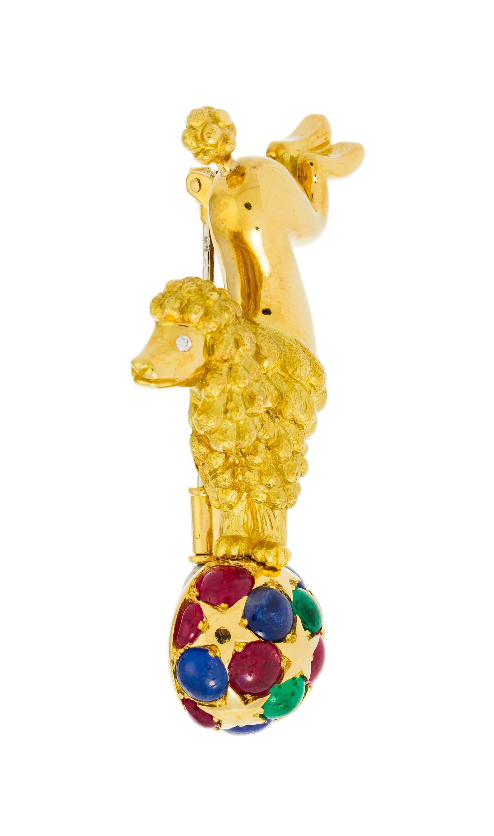 Chaumet, broche en or 750 figurant un caniche sur un ballon de cirque à motif étoilé  - 2