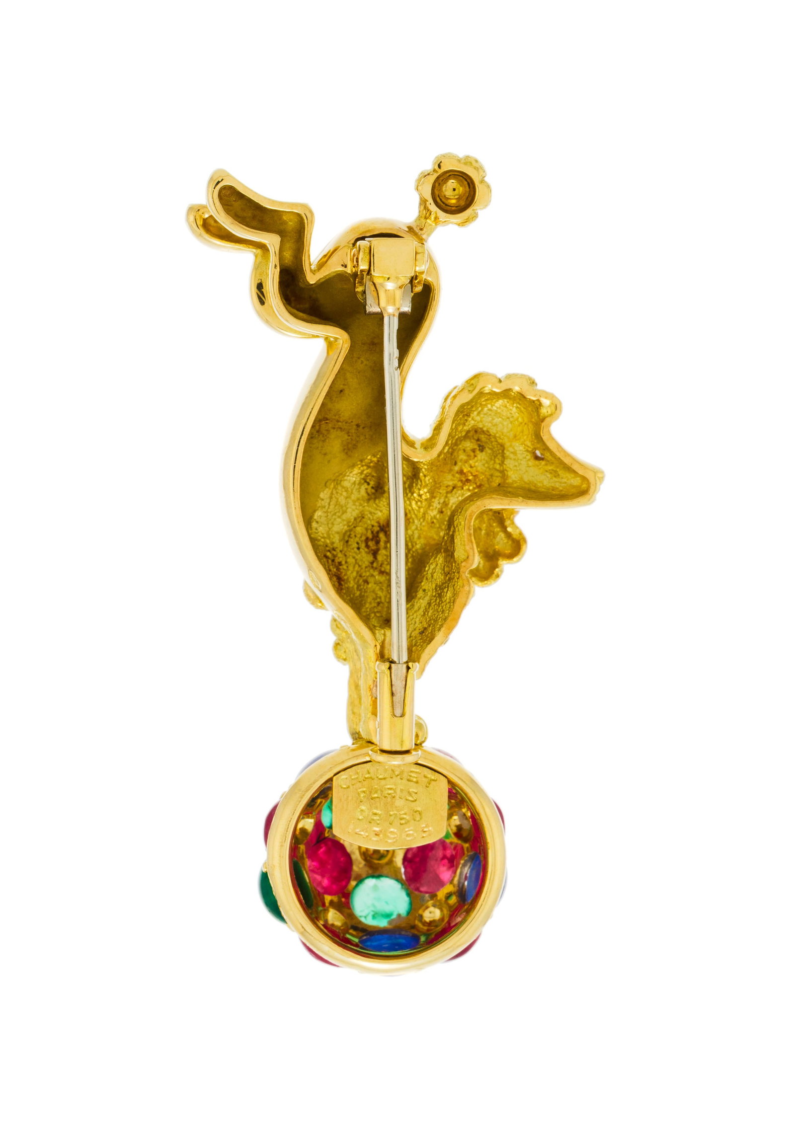Chaumet, broche en or 750 figurant un caniche sur un ballon de cirque à motif étoilé  - 3
