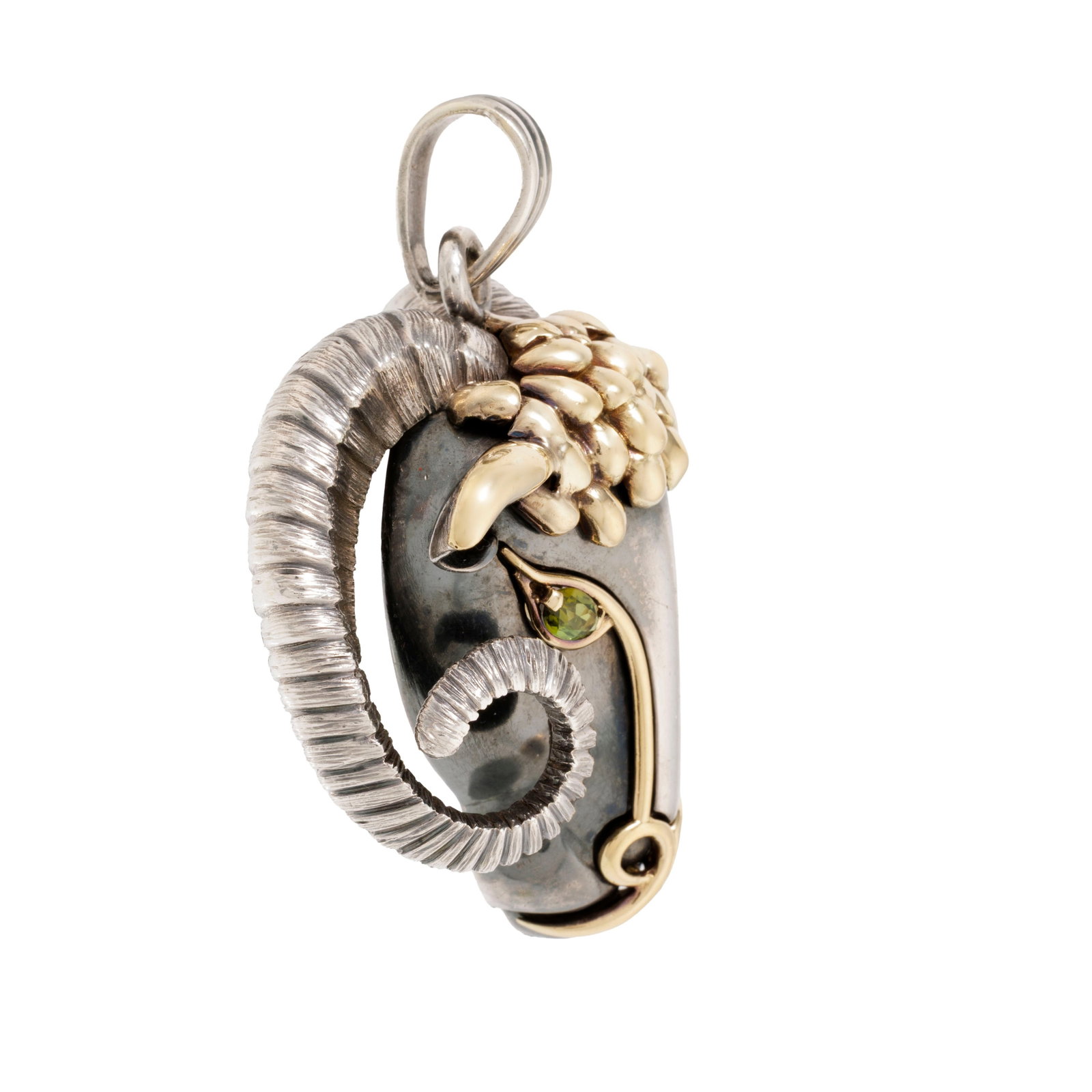 Boivin, pendentif, années 1970 en or 750 et argent noirci figurant une tête de bélier - 2