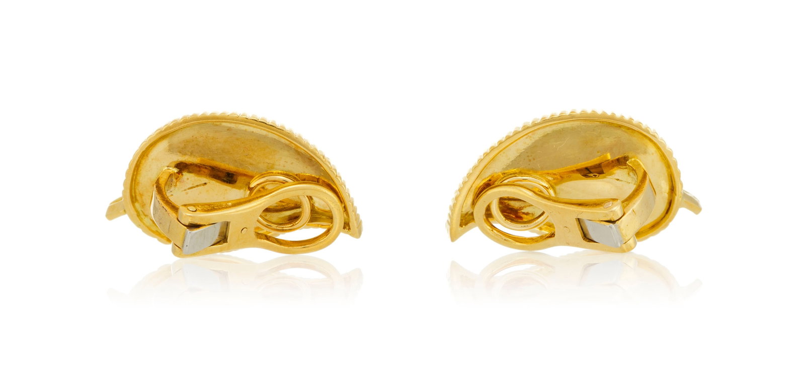 Cartier, paire de clips d'oreilles feuilles années 1950 or 750 à décor cannelé,  - 3