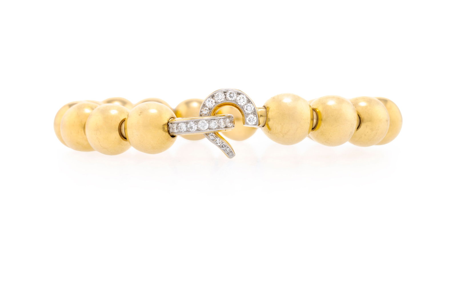 Cartier, bracelet semi rigide années 1940-50 2 ors 750 formé d'une succession de sphè: Cartier, bracelet semi rigide années 1940-50 2 ors 750 formé d'une succession de sphères avec un fermoir crochet serti de diamants taille brillant et 8/8, signé,
