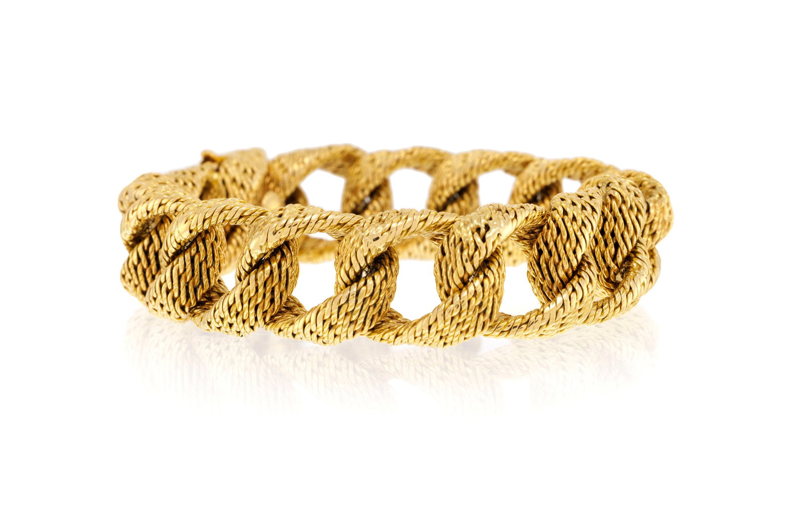 Hermès, bracelet années 1960 en or 750 composé de maillons tressés, signé, : Hermès, bracelet années 1960 en or 750 composé de maillons tressés, signé, numéroté 62453, poinçon de maître Georges Lenfant, long. 19.2 cm, 106g