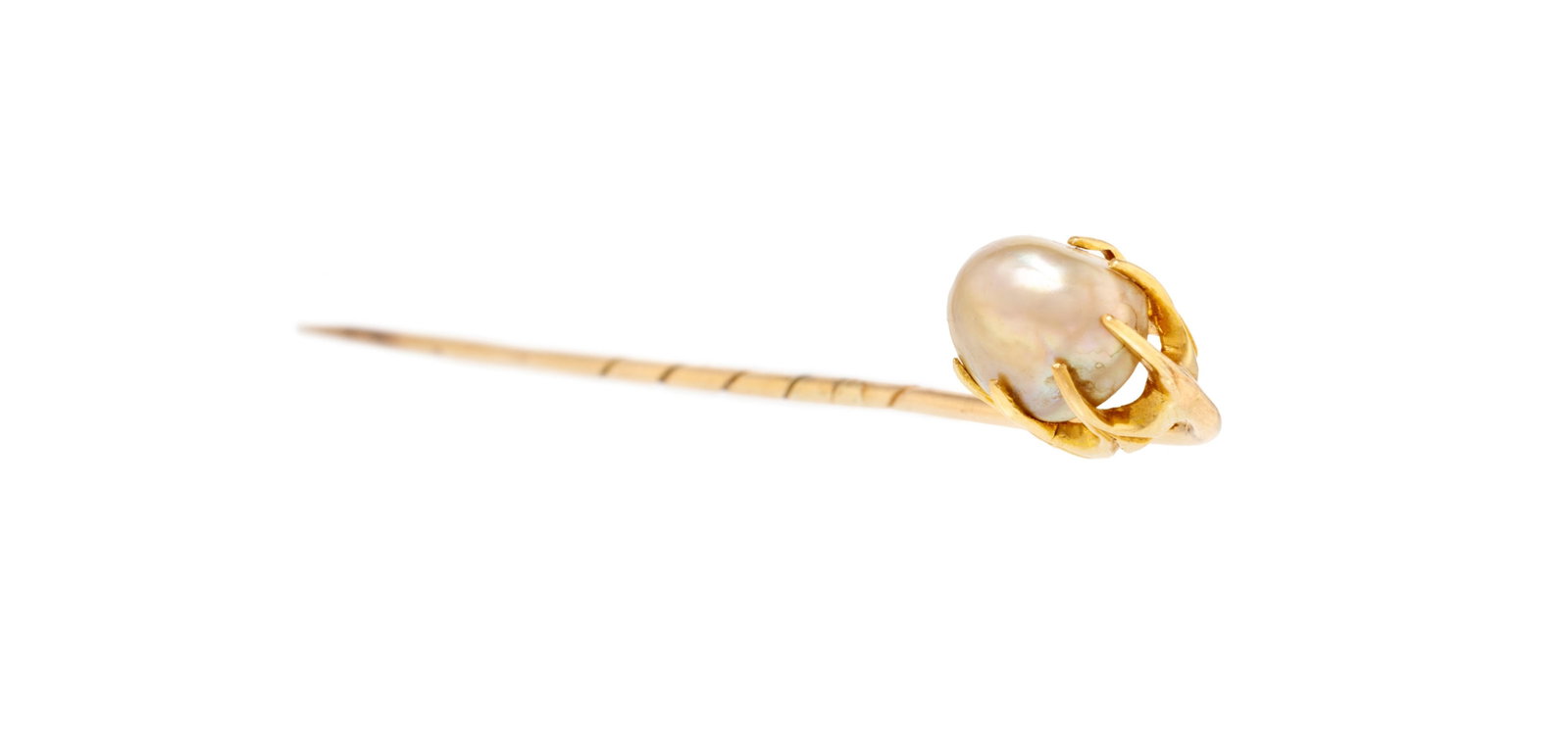Epingle XIX e s., en or 750 sertie d'une perle baroque blanche (non testée), h. 7.3 cm - 2