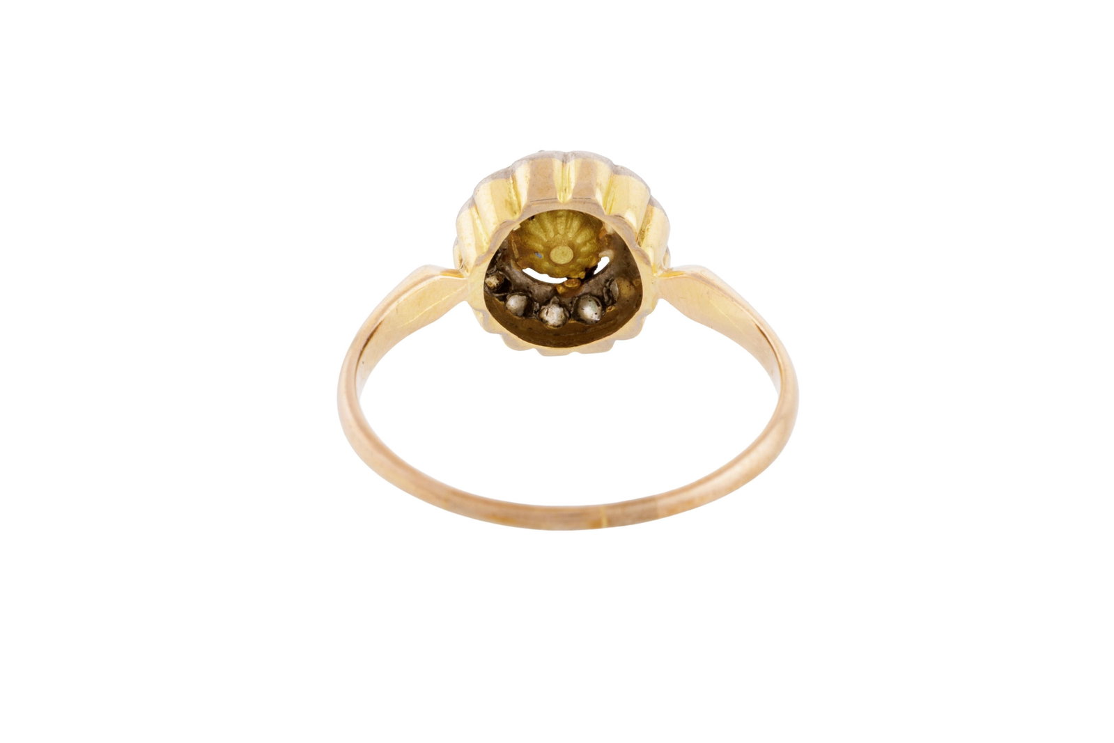 Bague 2 ors ornée d'une perle blanche (non testée) entourée de diamants taille rose,  - 3