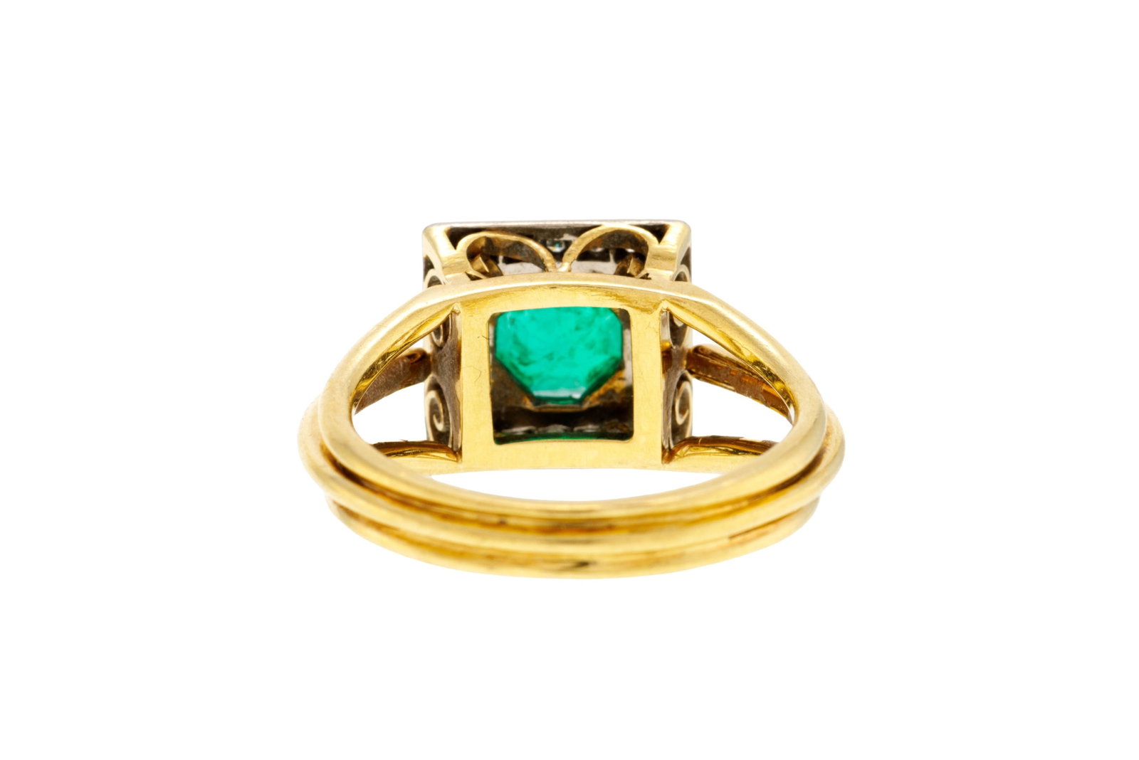 Bague années 1950-60 2 ors 750 sertie d'une émeraude octogonale encadrée de diamants  - 3