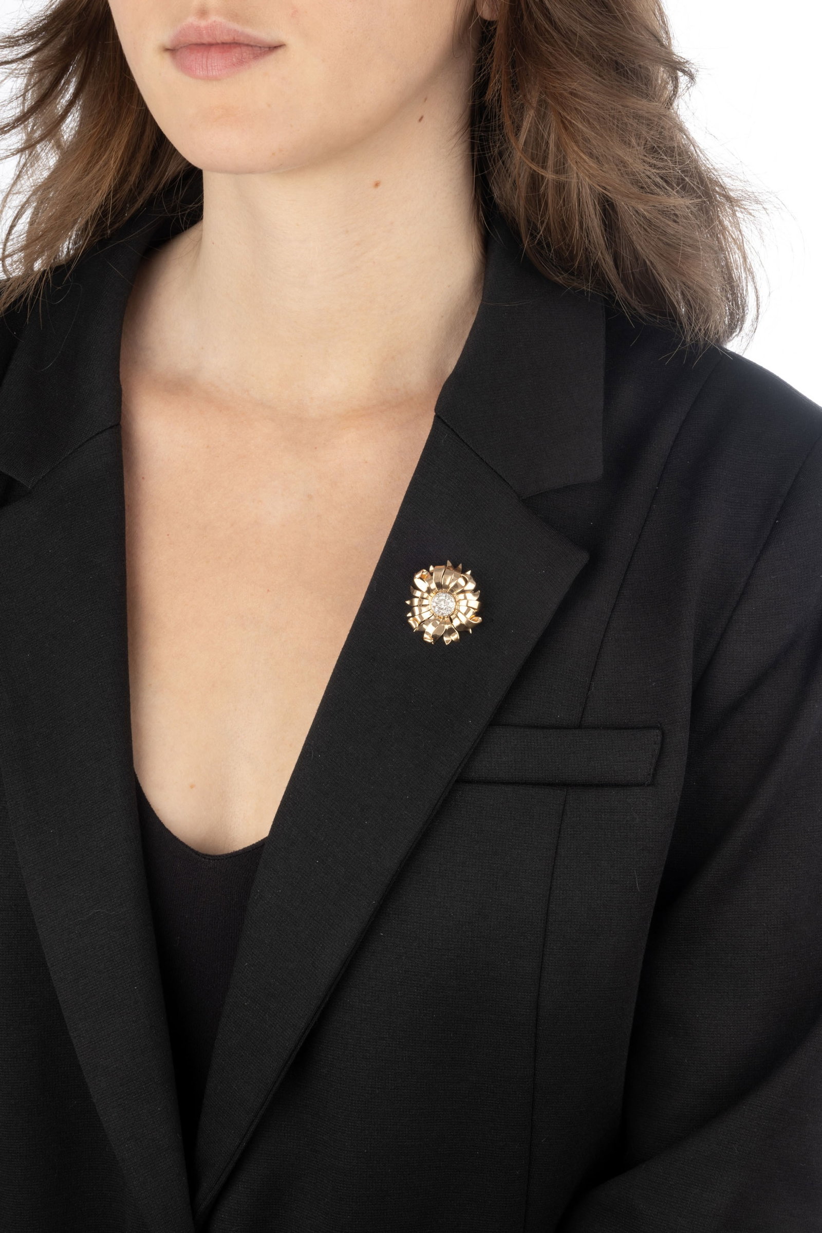 Broche fleur années 1940-50 2 ors 750, les étamines serties de diamants taille 8/8 et bril - 4