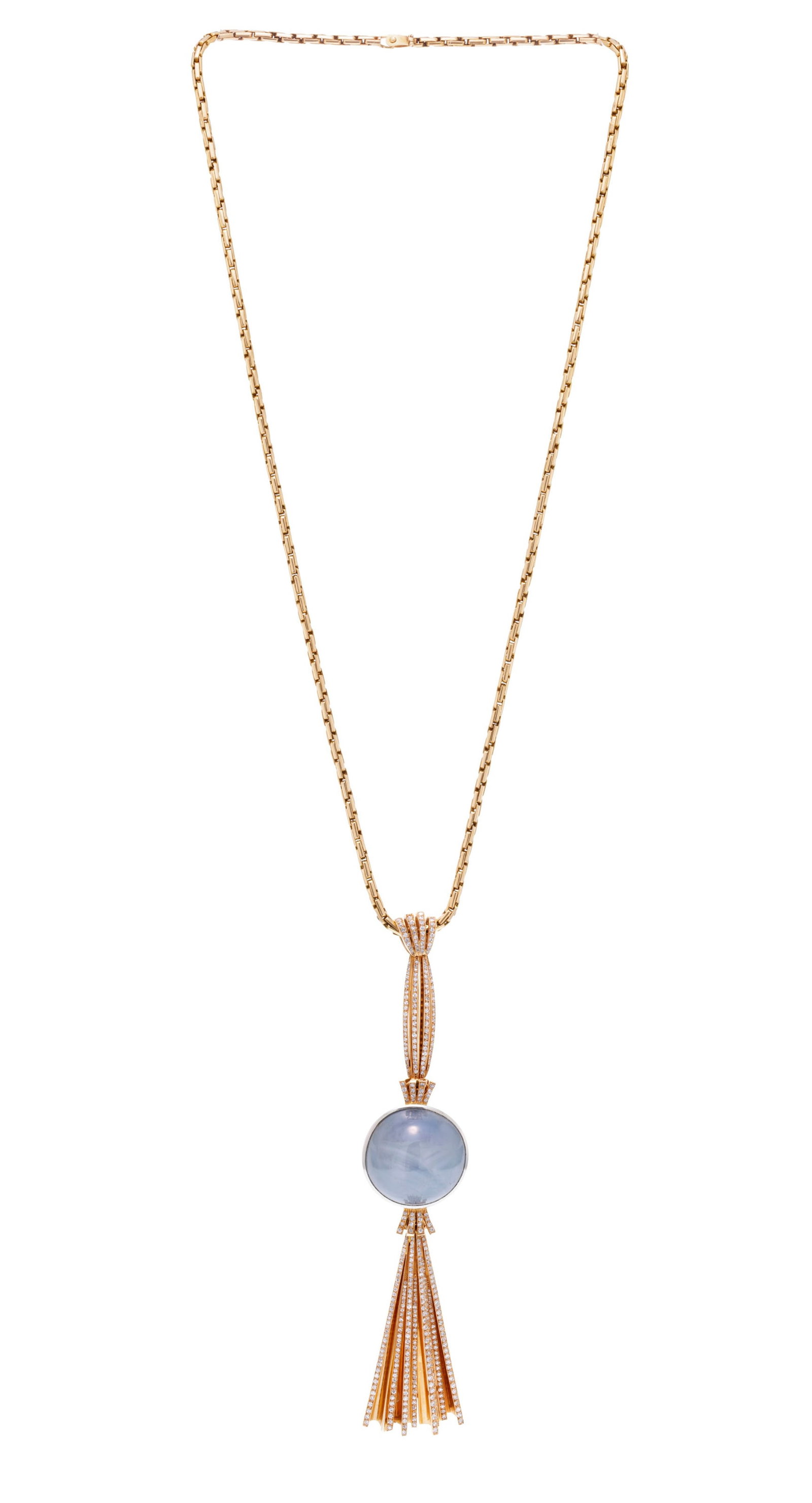 Pendentif comète circa 1945 or rose 750 serti d'un saphir étoilé bleu-gris (env. 120 : Pendentif comète circa 1945 or rose 750 serti d'un saphir étoilé bleu-gris (env. 120 cts), la queue sertie de lignes de diamants taille 8/8, sur une chaîne en or 750, pendentif