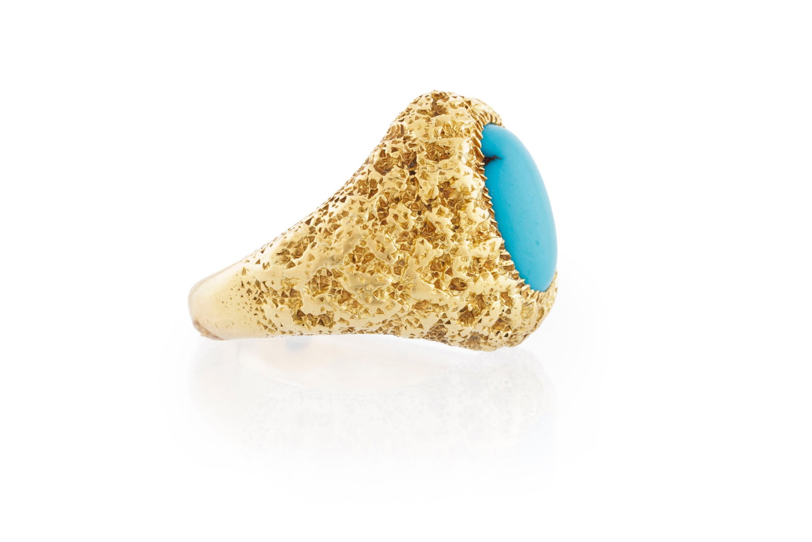 Chaumet, bague années 1970 or 750 texturé ornée d'une turquoise ovale, signée, d - 2