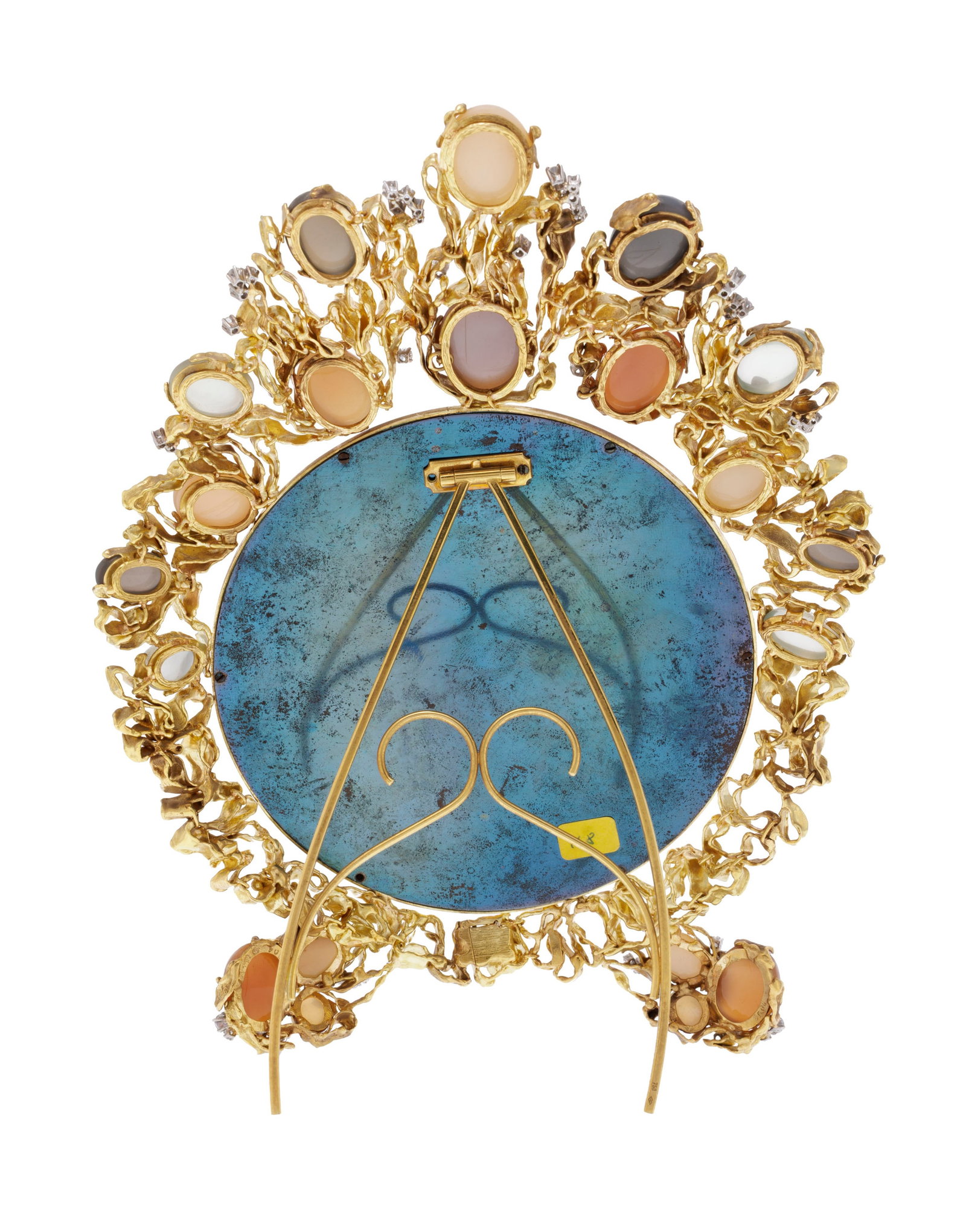 Cadre photo composé d'un collier et d'une paire de clips d'oreilles Gilbert Albert en or 750 fr - 3