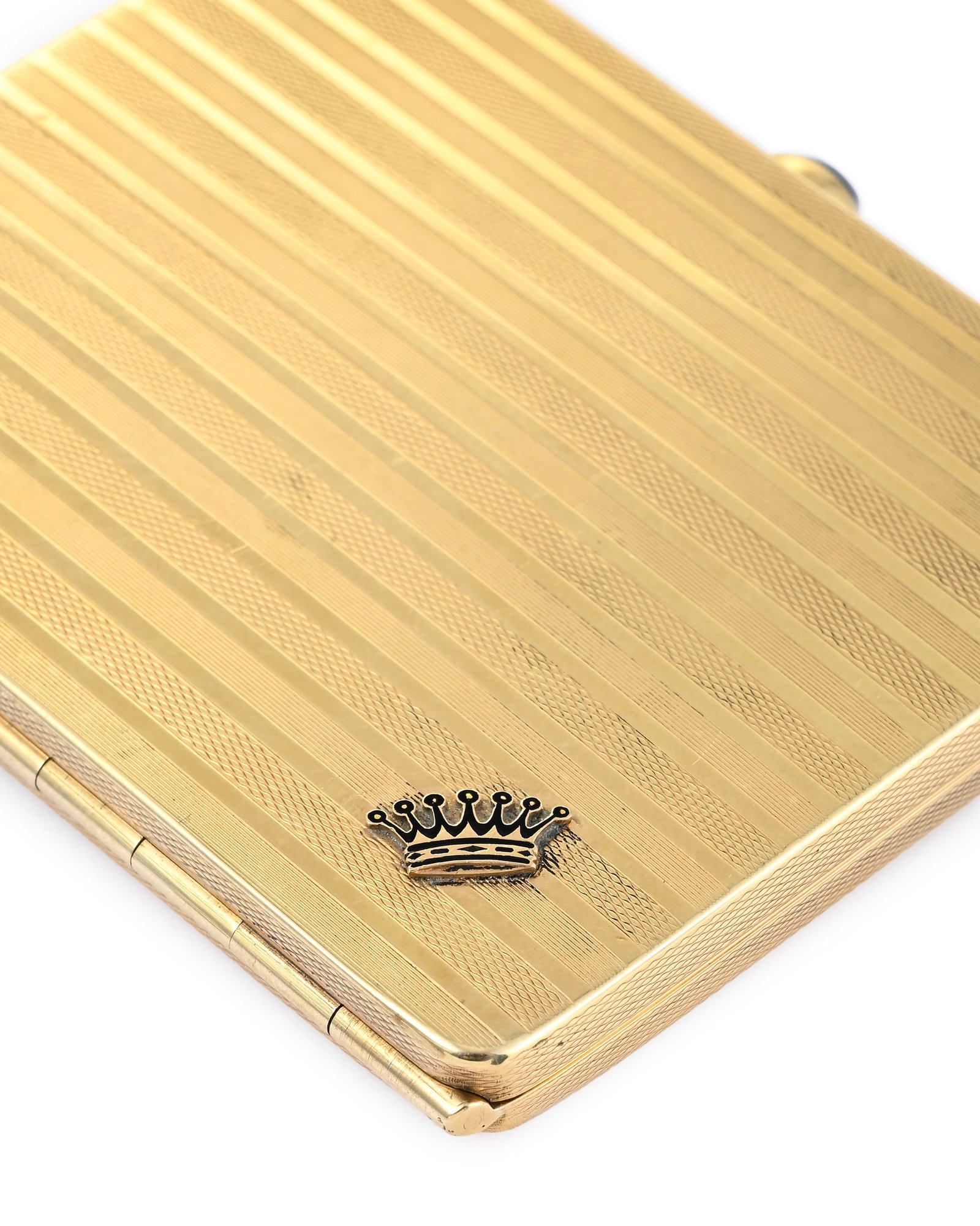 Etui à cigarettes en or 585 au décor guilloché, l'angle appliqué d'une couronne, - 6