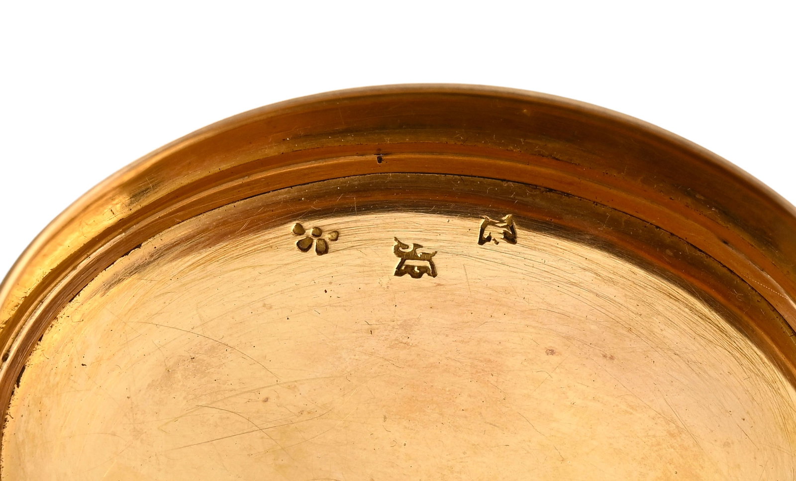Tabatière ovale en or et émail surmontée d'un portrait en miniature en émail ple - 9