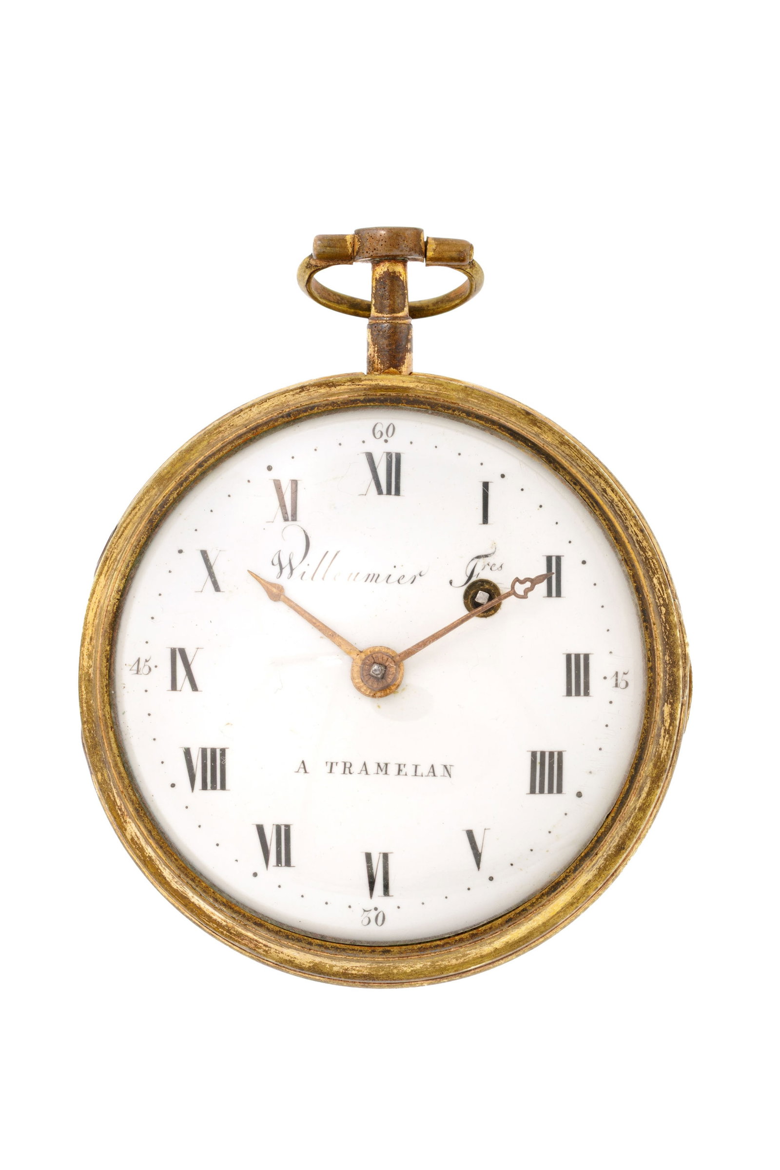 Willeumier Frères à Tramelan, montre de poche à coq en laiton et émail à d&: Willeumier Frères à Tramelan, montre de poche à coq en laiton et émail à décor de deux élégantes, fin XIXe s. Mouvement: mécanique, n°1973