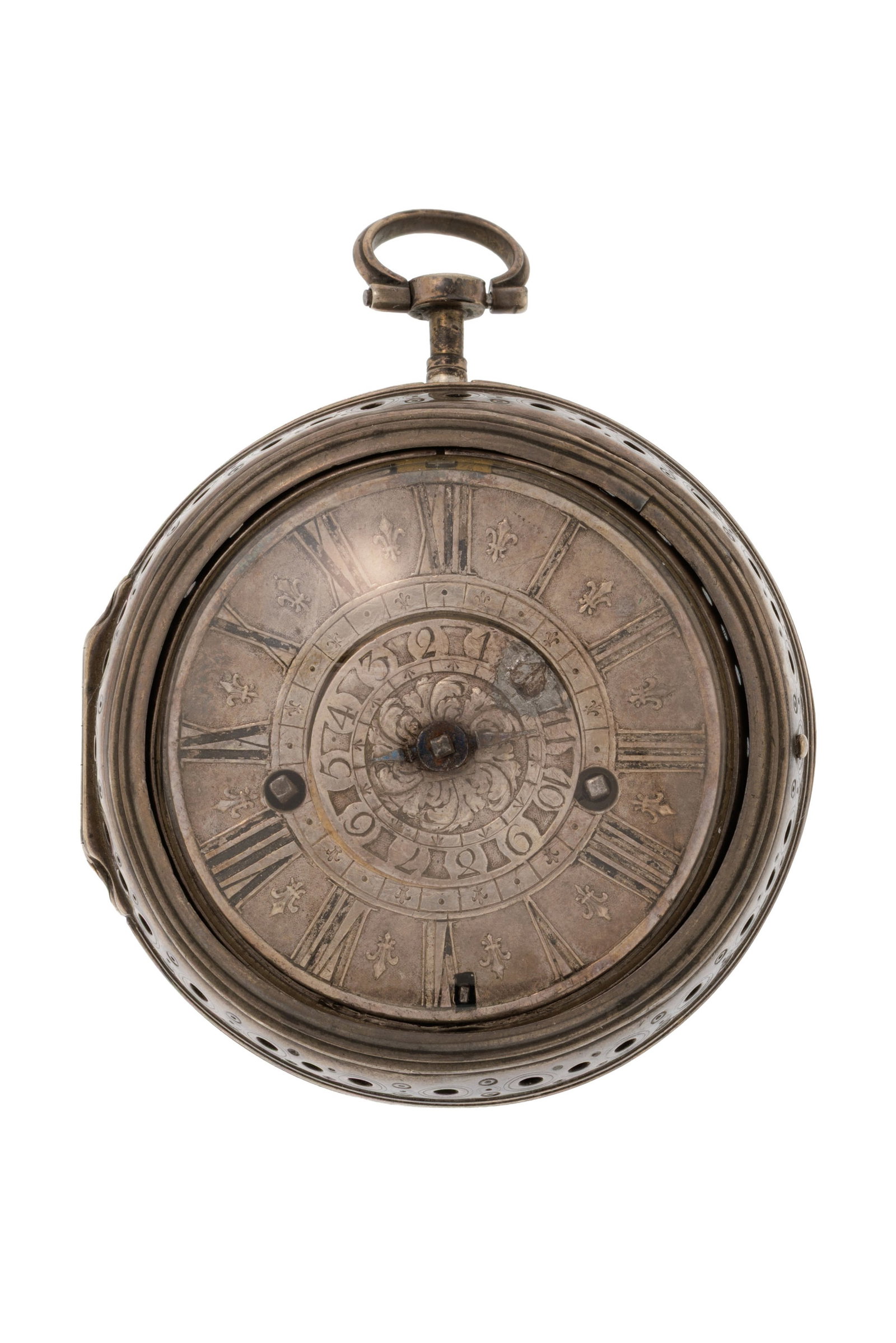 Caille à Paris, montre de poche à coq avec probablement alarme et son boîtier de prot: Caille à Paris, montre de poche à coq avec probablement alarme et son boîtier de protection en argent ajouré, XVIIIe s. Mouvement: mécanique Boîtier: diam. 50 mm