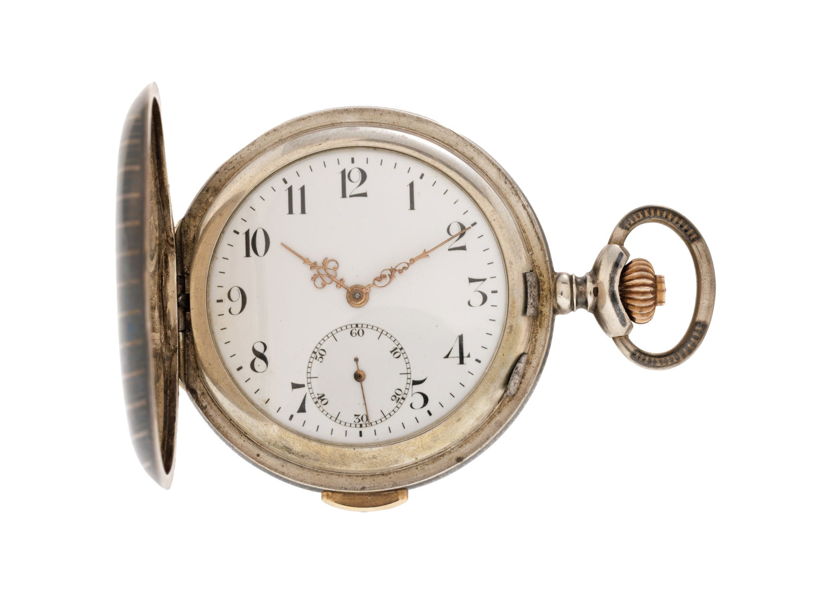 Montre de poche petite seconde savonnette en argent niellé à répétition, dé: Montre de poche petite seconde savonnette en argent niellé à répétition, début XXe s. Mouvement: mécanique Boîtier: n°1913, diam. 55 mm Complications: