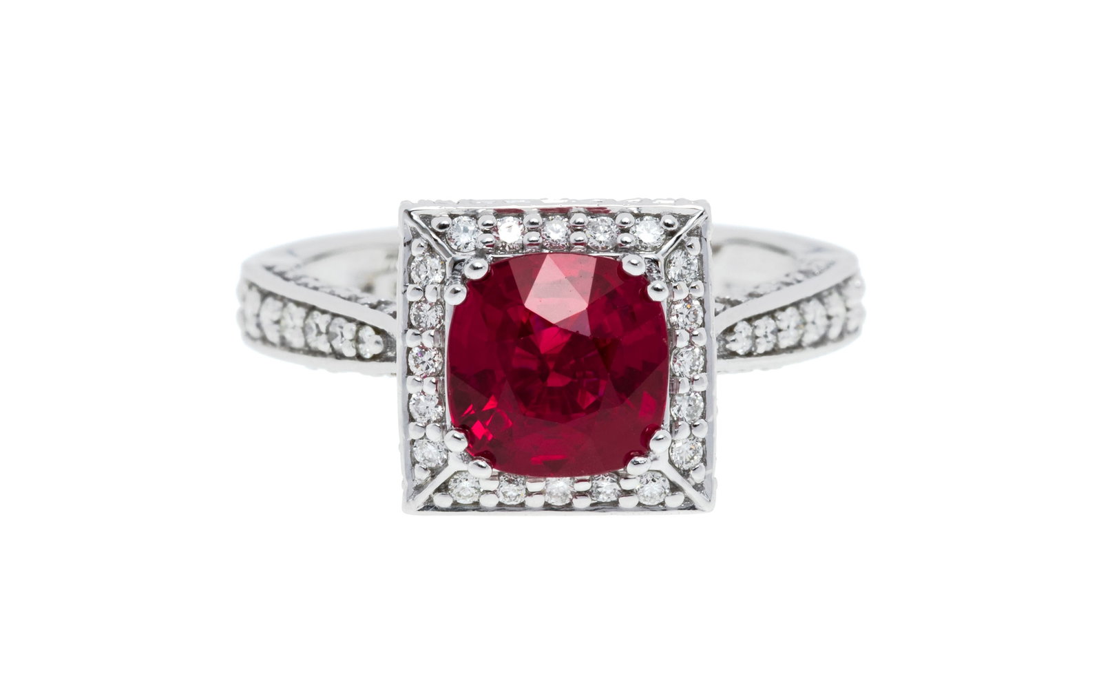 Bague or gris 750 sertie d'un rubis birman de 1.972 carat, chauffé, selon le rapport Belleropho (1 of 5)