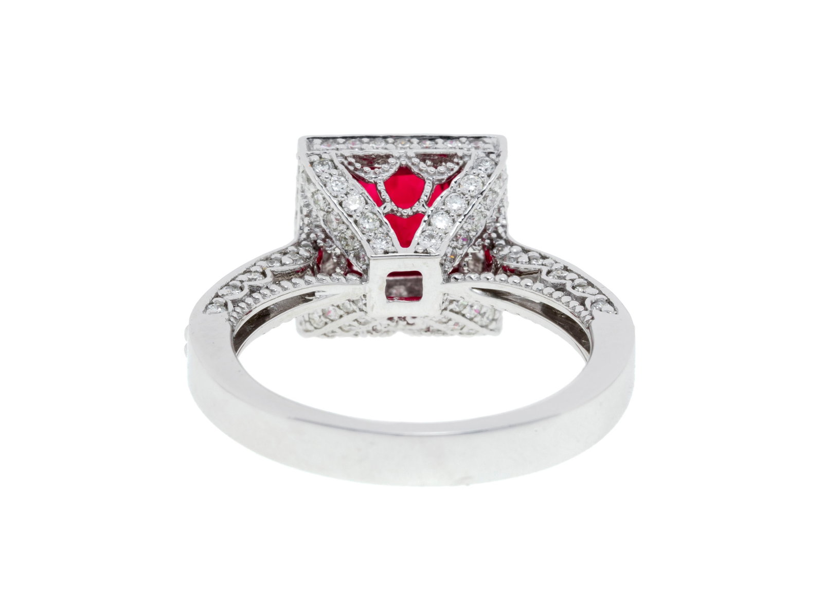 Bague or gris 750 sertie d'un rubis birman de 1.972 carat, chauffé, selon le rapport Belleropho - 3