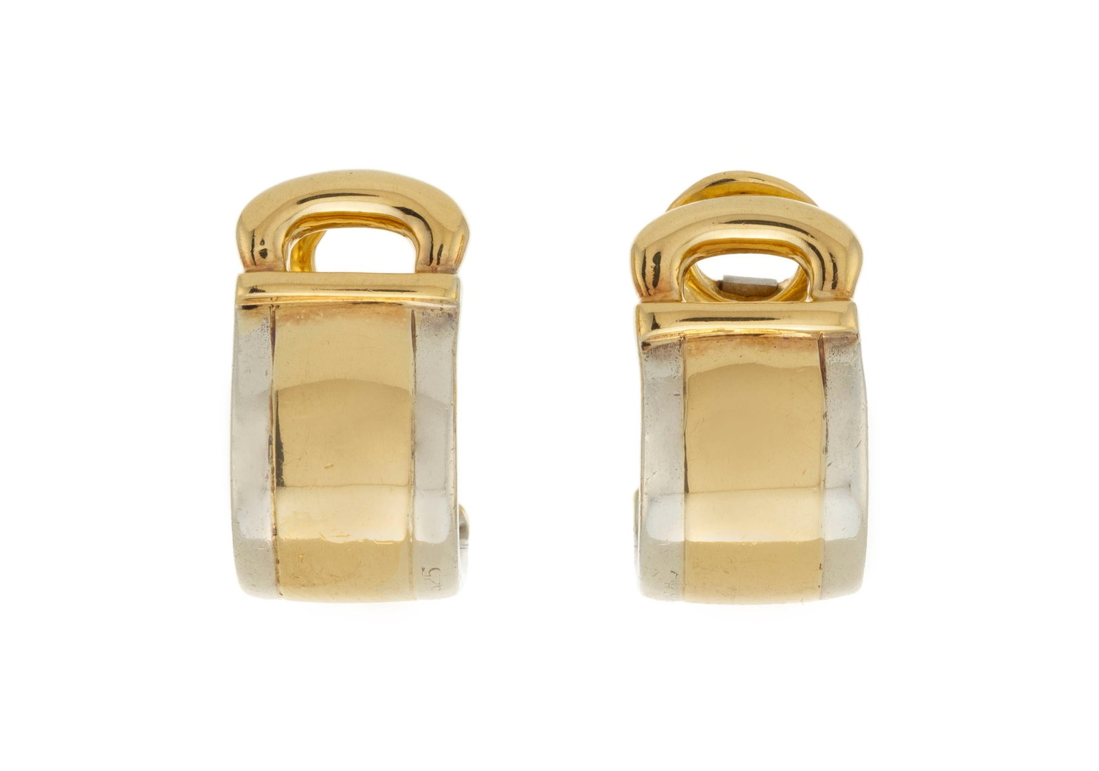 Hermès, paire de clips d’oreilles en or 750 et argent, h. 1.5 cm, 9g: Hermès, paire de clips d’oreilles en or 750 et argent, h. 1.5 cm, 9g Condition Bon état de conservation général. Présence de rayures et de signes d'usure.