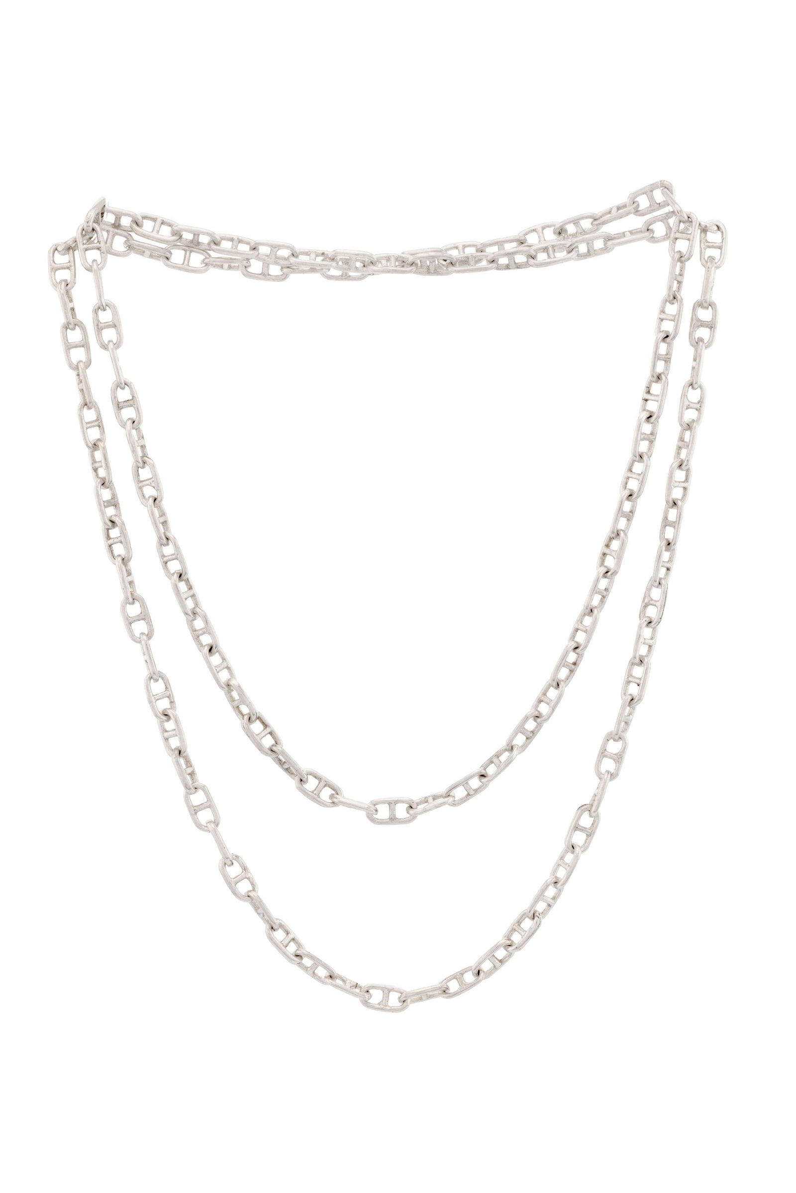 Hermès, sautoir en argent à maille marine, signé, long. 78 cm: Hermès, sautoir en argent à maille marine, signé, long. 78 cm Condition Etat bon à moyen. Nombreuses rayures et signes d'usure.