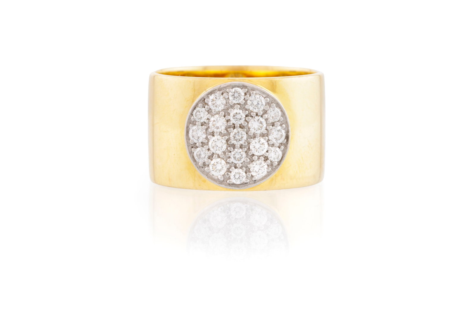 Dinh Van, bague or 750 surmontée d'un disque en platine serti de diamants taille brillant, sign: Dinh Van, bague or 750 surmontée d'un disque en platine serti de diamants taille brillant, signée, doigt 52-12, 9g Condition Monture: Bon état de conservation général.