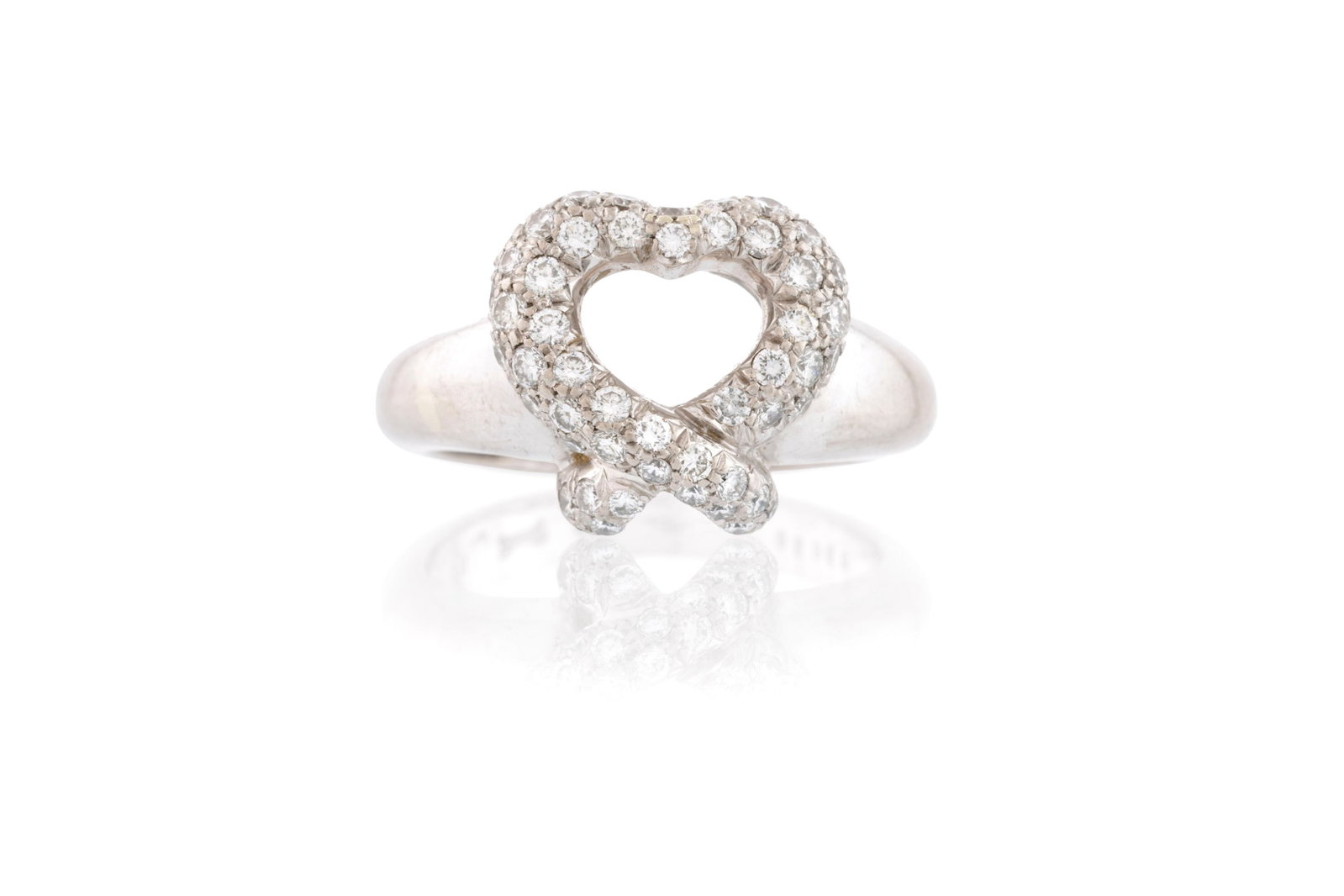 Piaget, bague cœur en or gris 750 sertie de diamants taille brillant, signée, numérot (1 of 4)