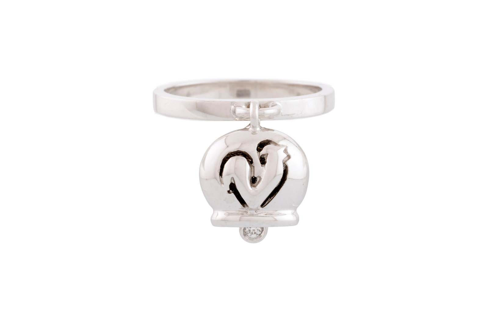 Chantecler, bague or gris 750 retenant une clochette ajourée, le battant serti d'un diamant tai: Chantecler, bague or gris 750 retenant une clochette ajourée, le battant serti d'un diamant taille brillant, signée, doigt 52-12, 4g Condition Très bon état de conservation