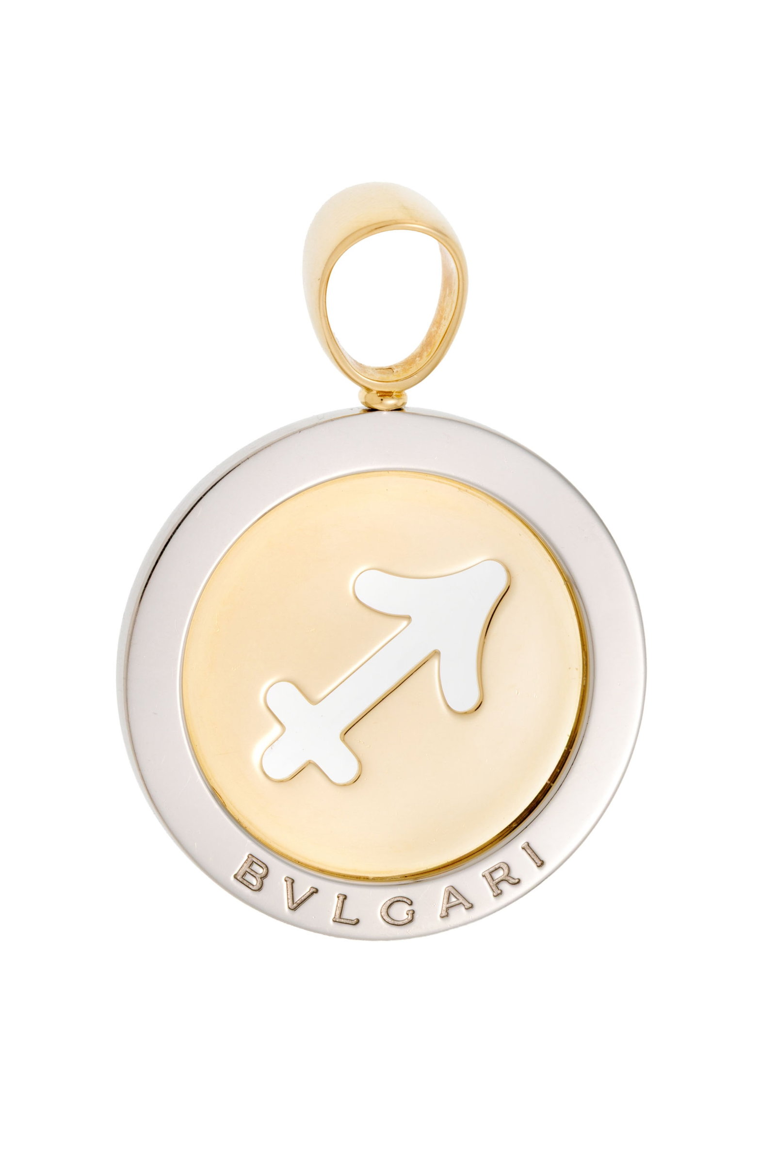 Bulgari, pendentif or 750 et acier ajouré du symbole du sagittaire, signé, h. 4.3 cm, 13g,: Bulgari, pendentif or 750 et acier ajouré du symbole du sagittaire, signé, h. 4.3 cm, 13g, pochette Condition Bon état de conservation général. Présence de rayures et