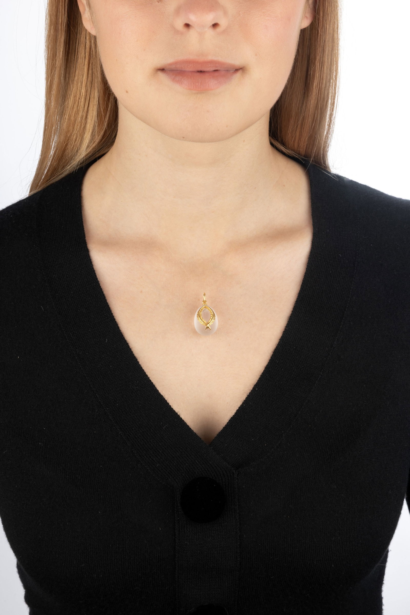 Lalaounis, pendentif œuf en cristal de roche dépoli et or 750 orné d'une couronne de  - 4