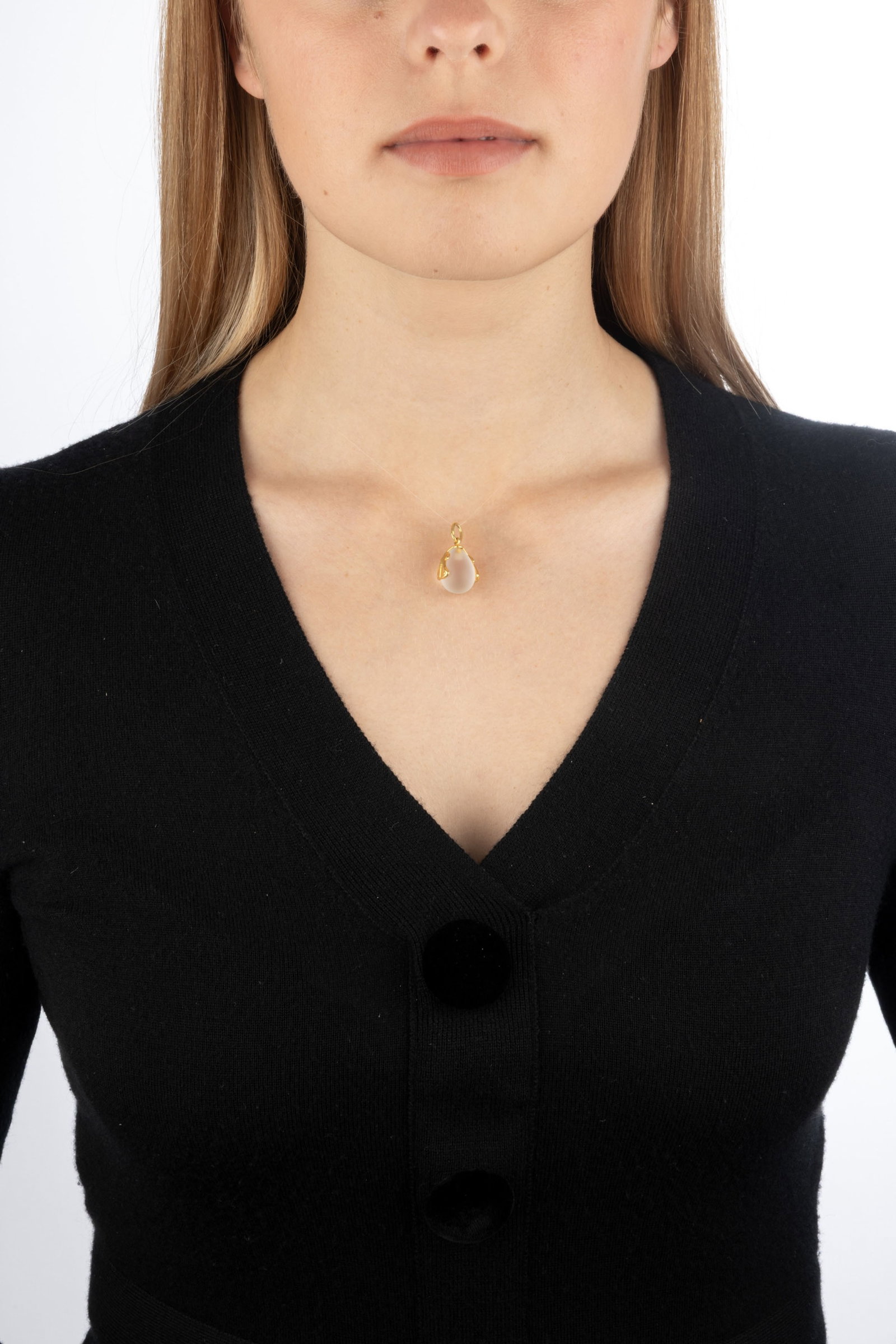 Lalaounis, pendentif œuf en or 750 et cristal de roche dépoli, signé, h. 2.5 cm - 4
