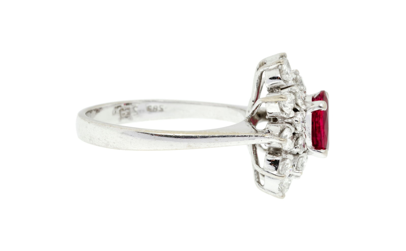 Bague or gris 585 sertie d'un rubis ovale entouré de diamants taille brillant, doigt 53-13 - 2